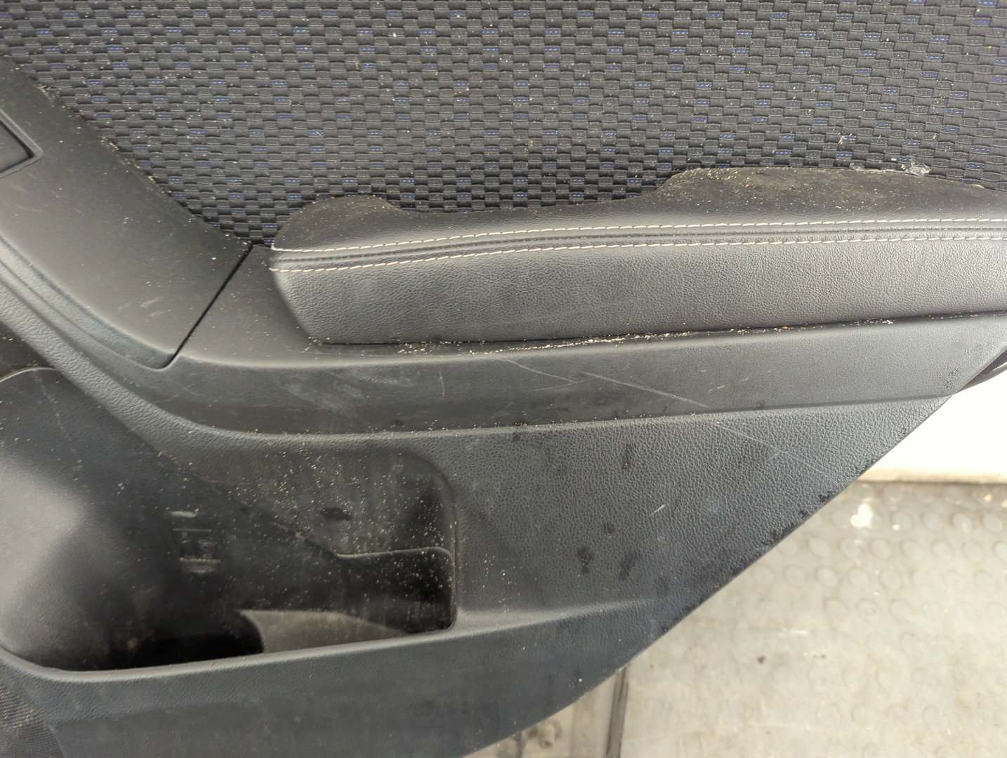 Дверь задняя правая