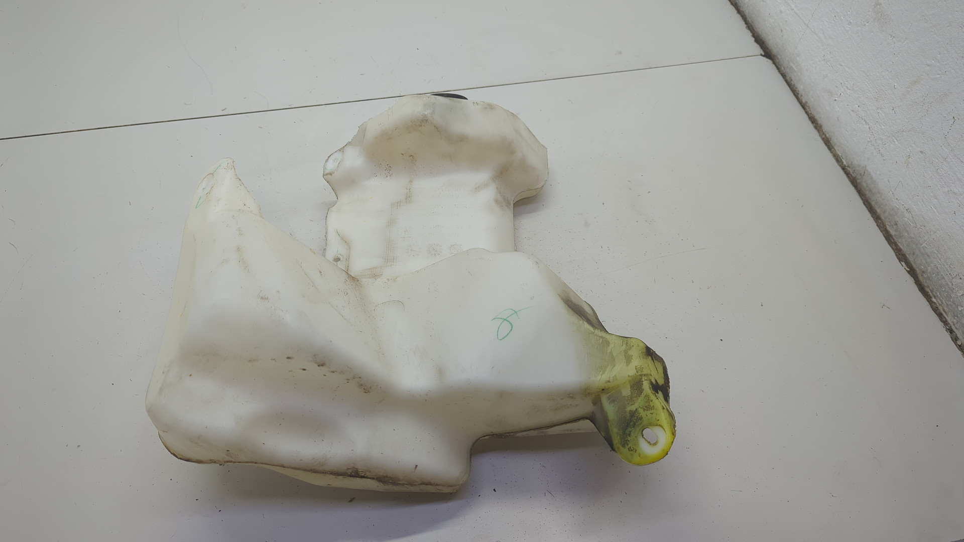 Бачок омывателя лобового стекла