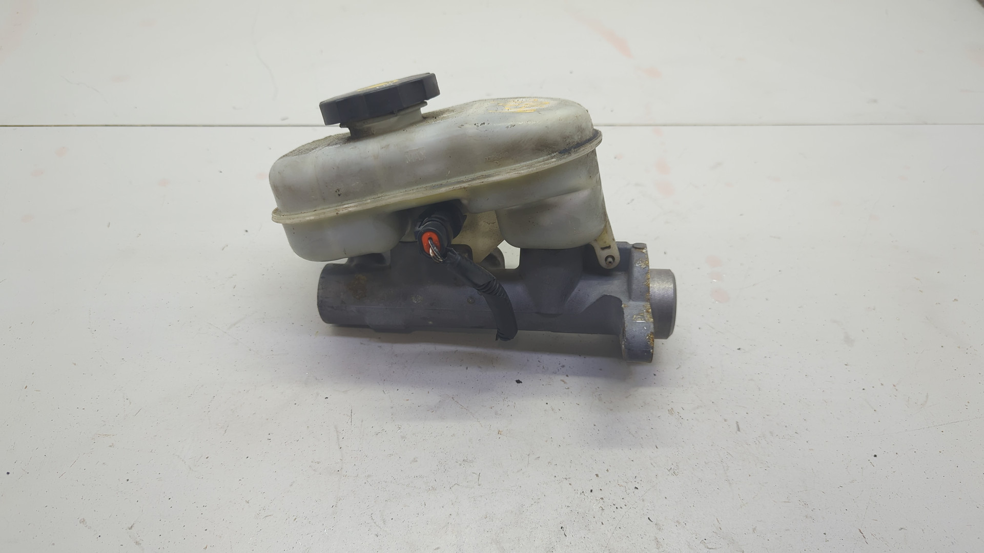 Цилиндр тормозной главный