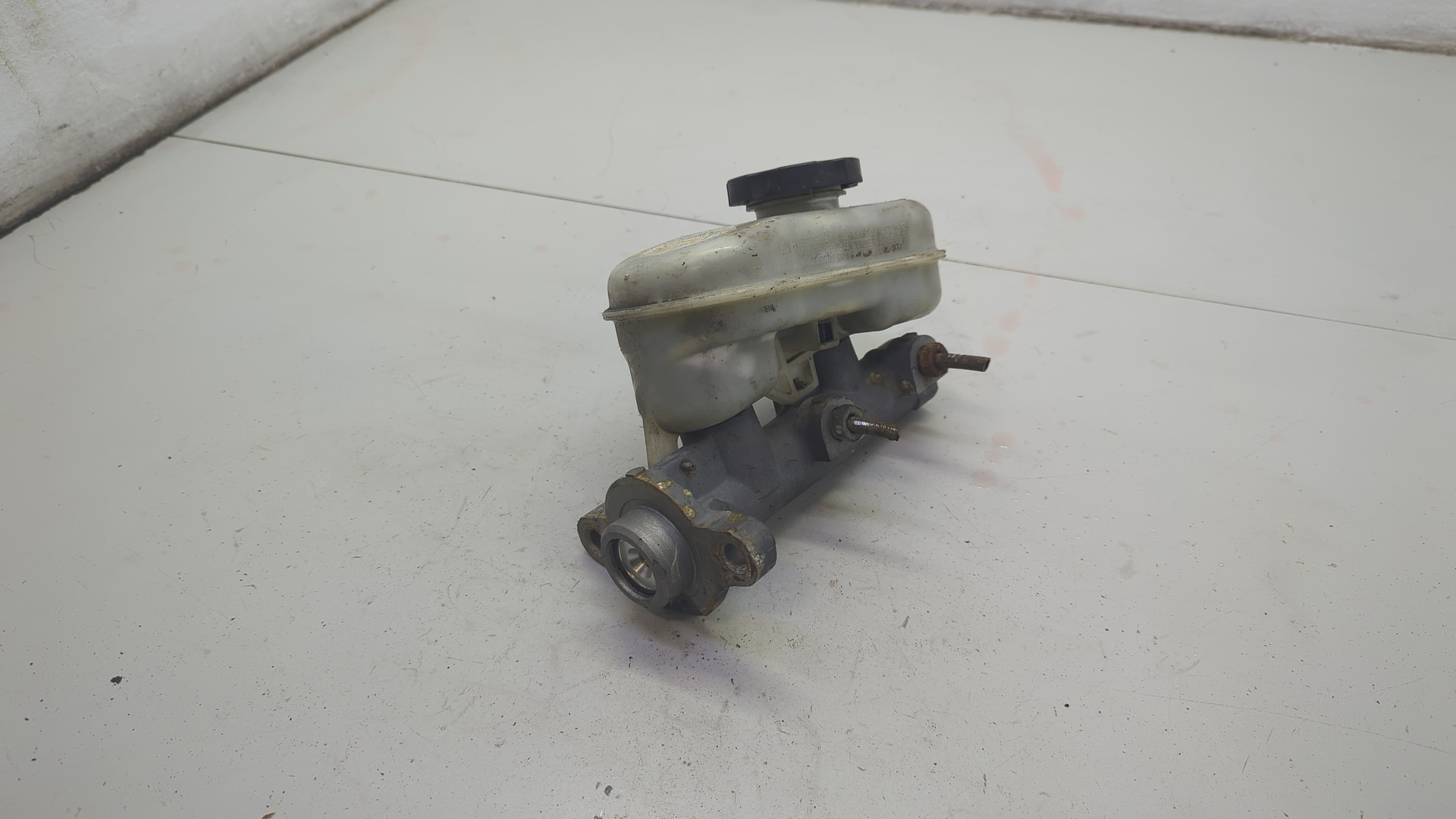 Цилиндр тормозной главный