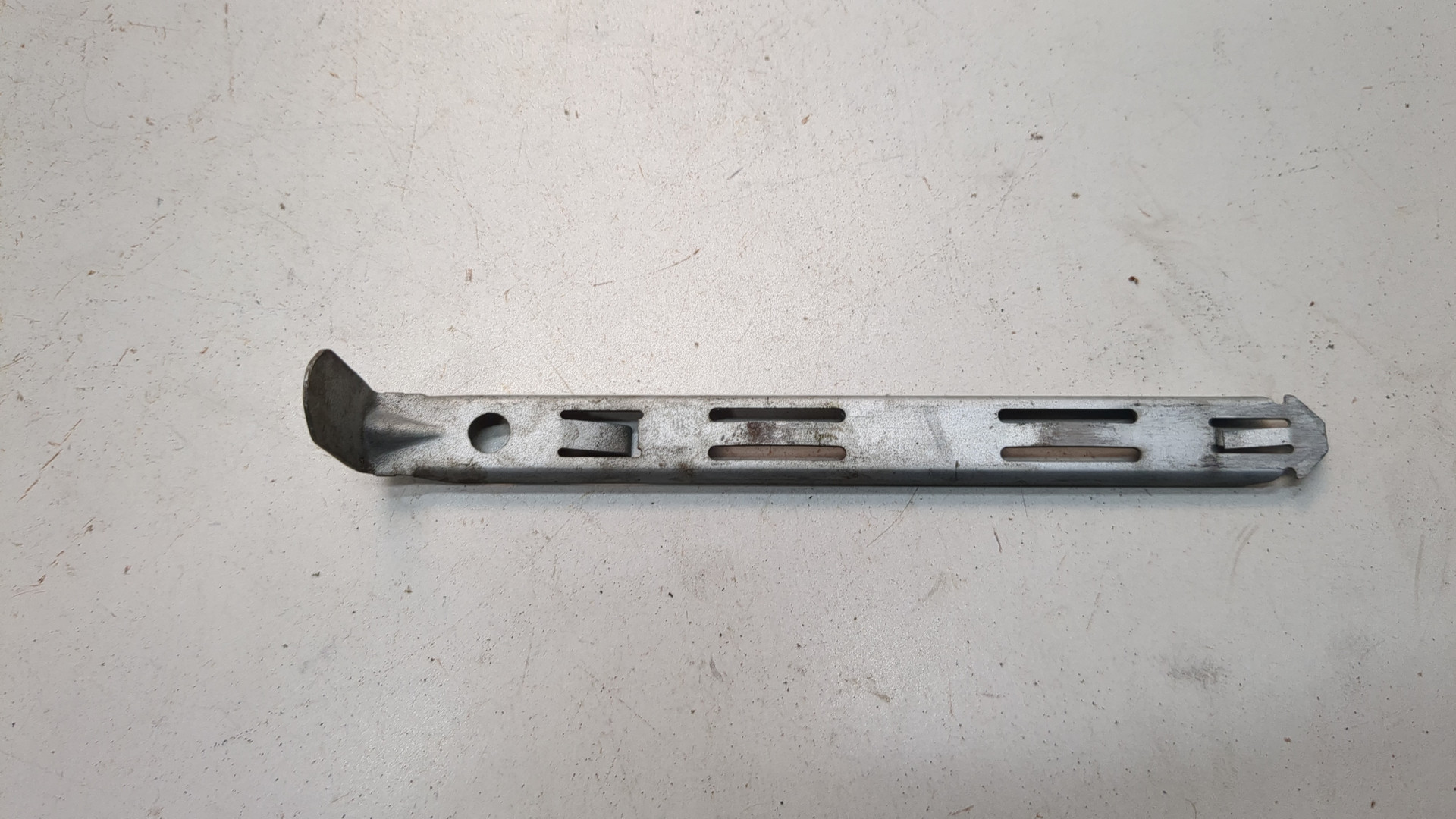 Кронштейн крепления фары