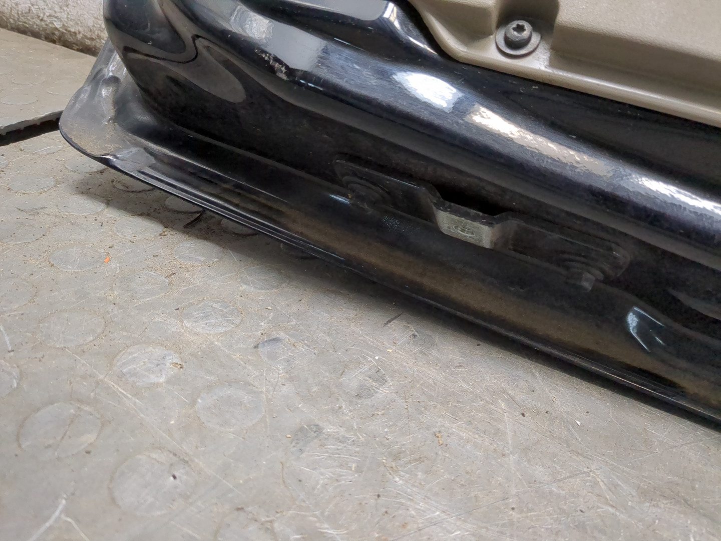 Дверь багажника нижняя (борт)