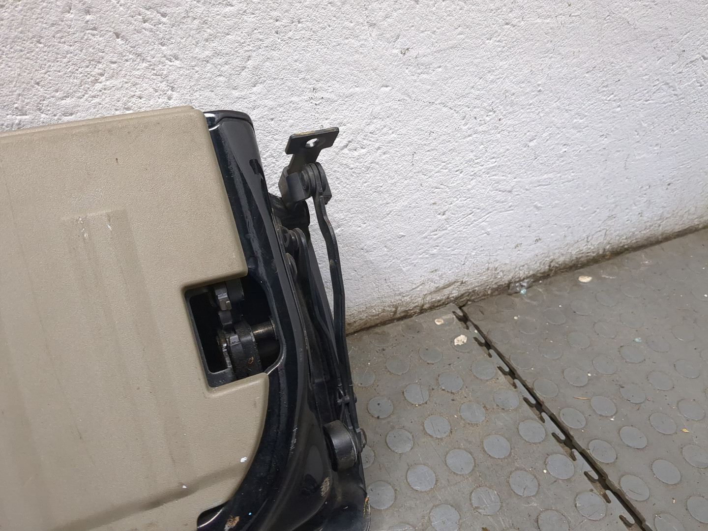 Дверь багажника нижняя (борт)