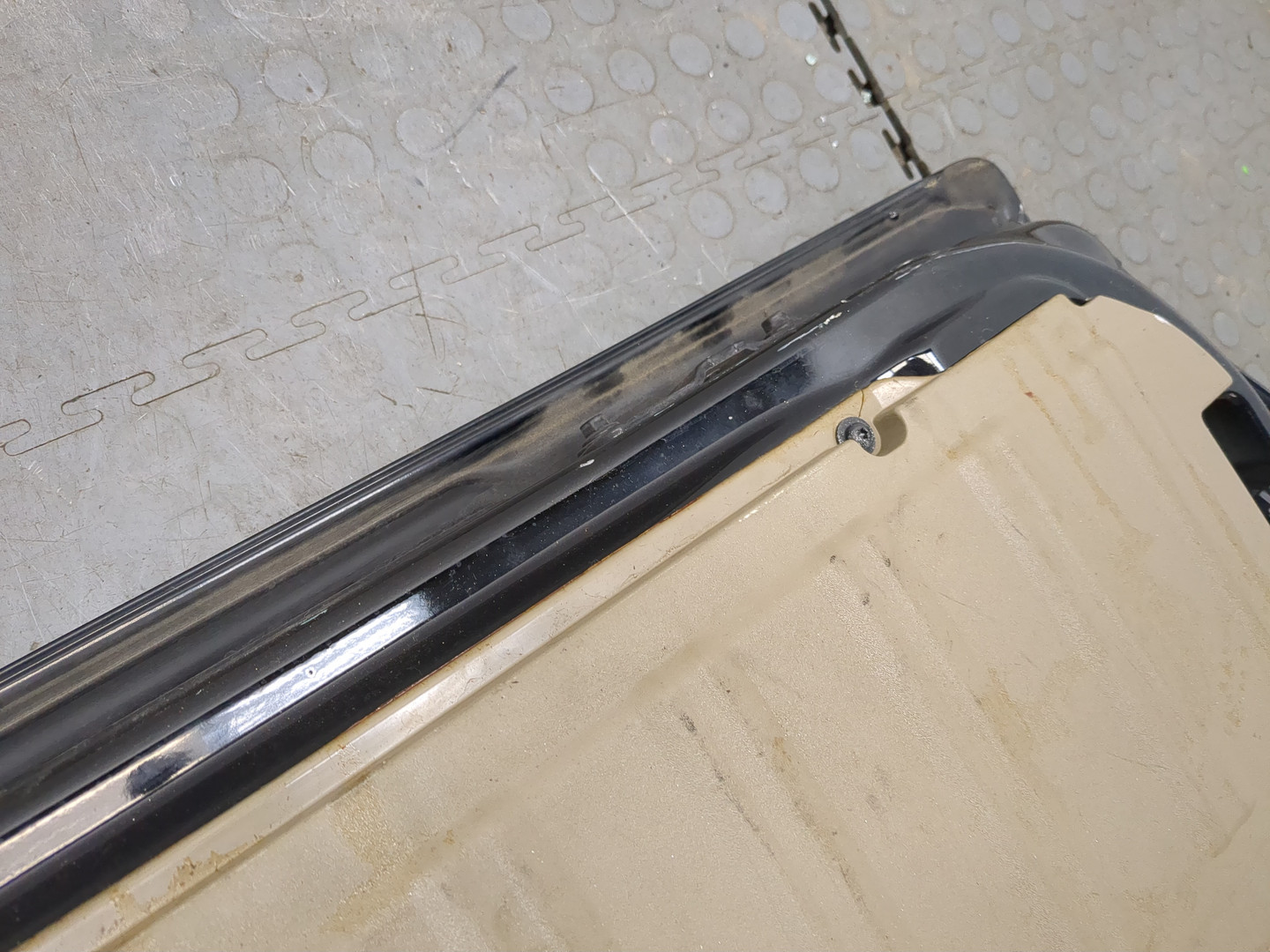 Дверь багажника нижняя (борт)