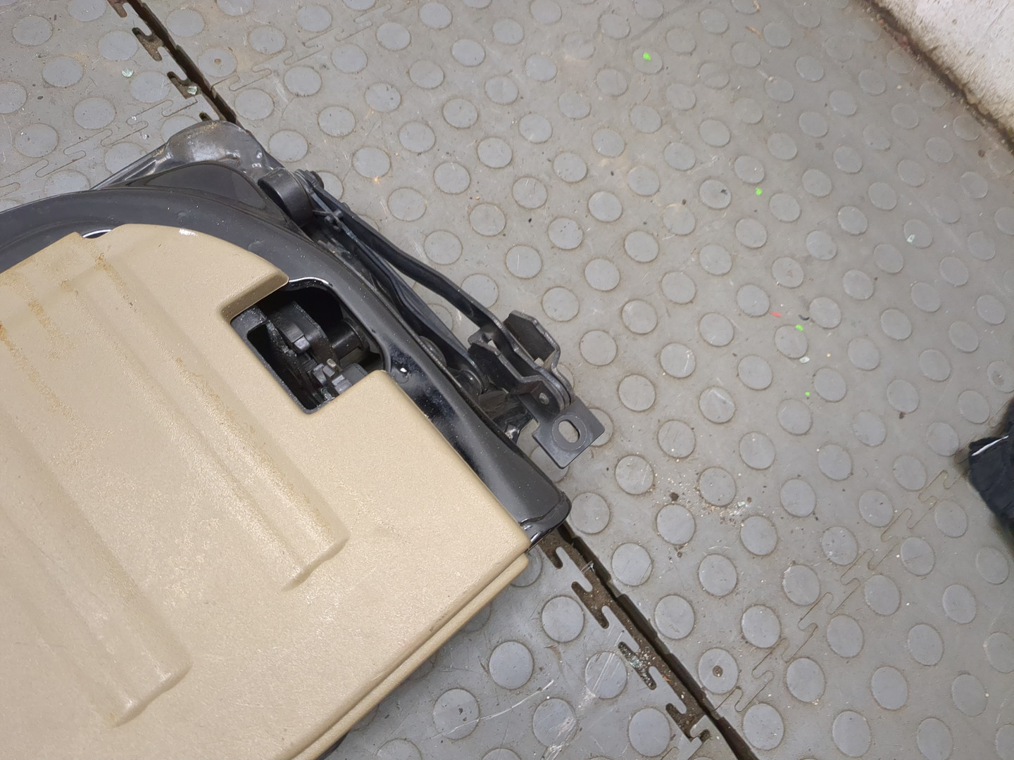 Дверь багажника нижняя (борт)