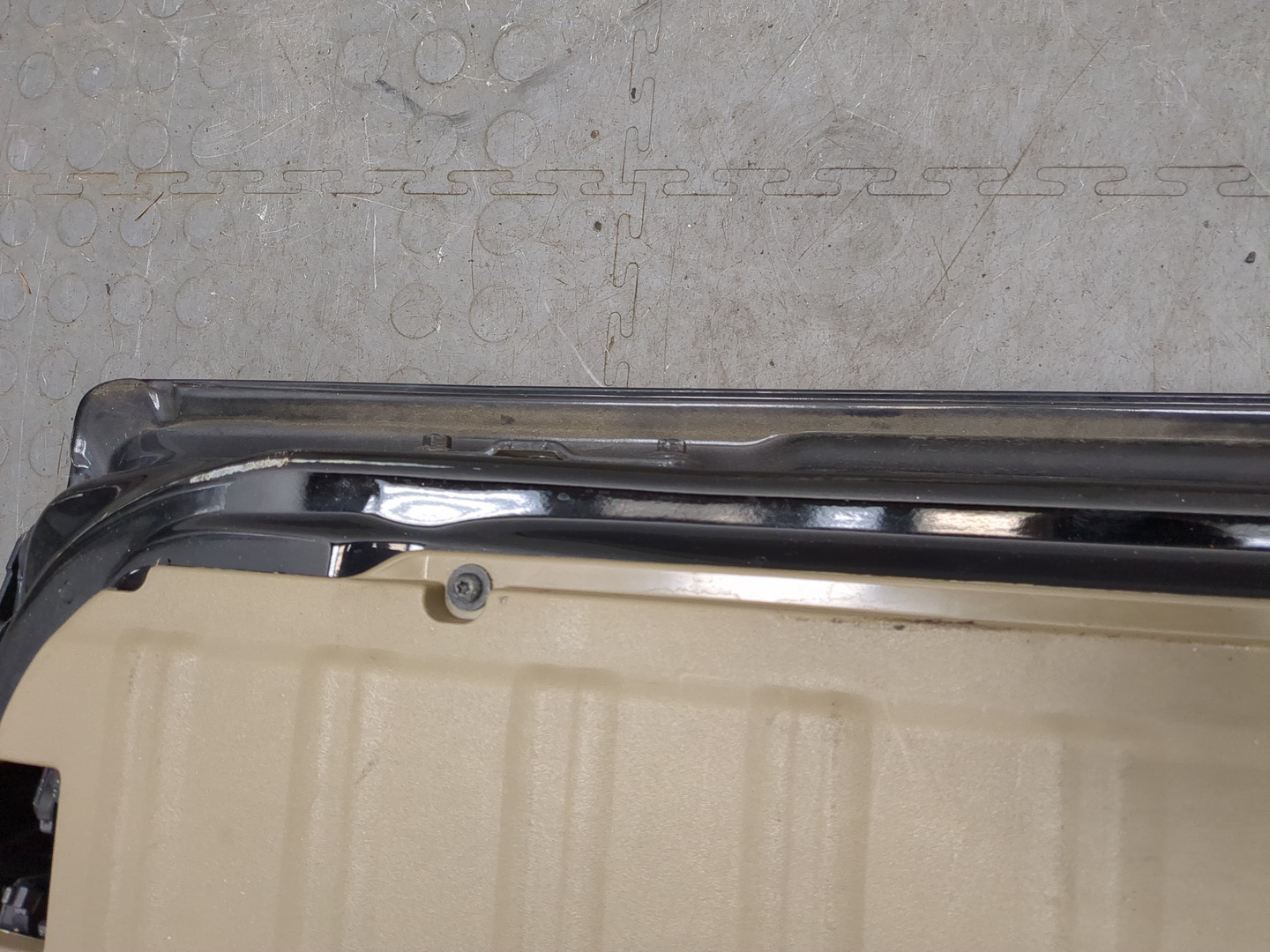 Дверь багажника нижняя (борт)