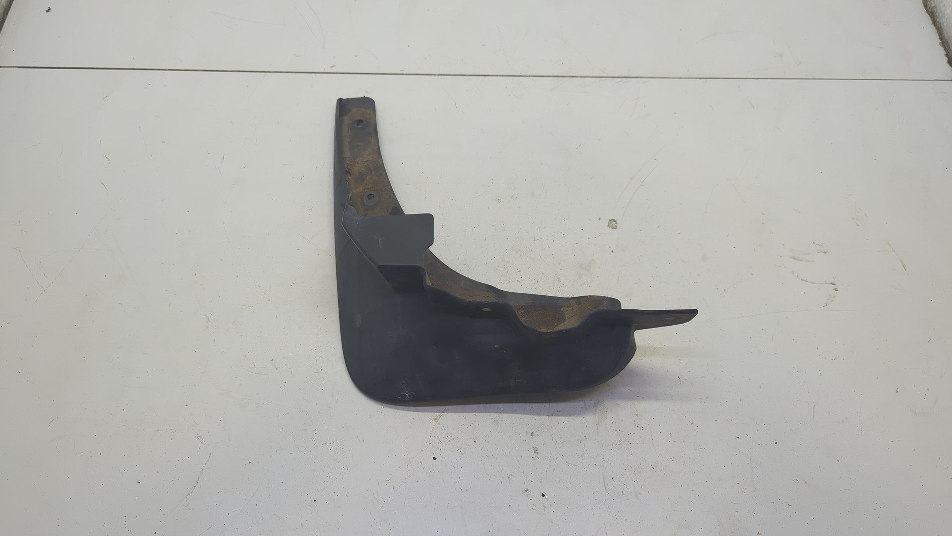 Брызговик передний левый