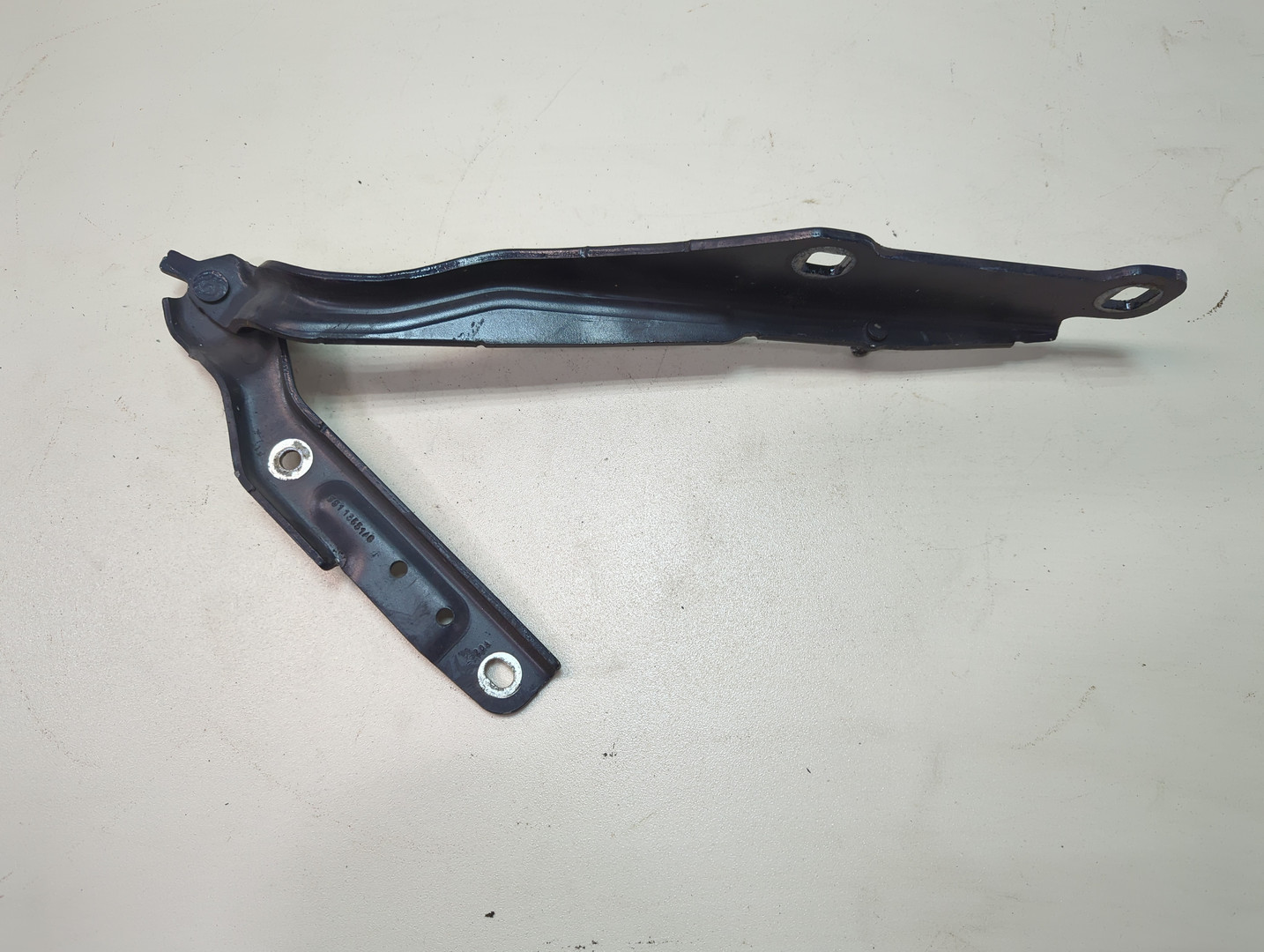 Петля капота левая