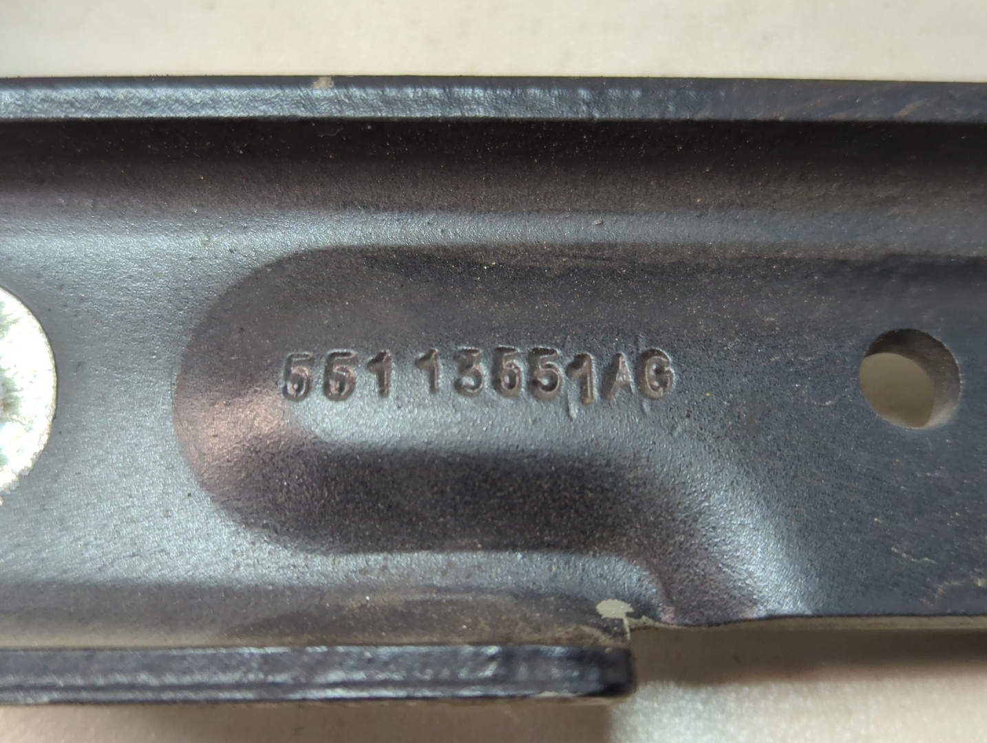 Петля капота левая