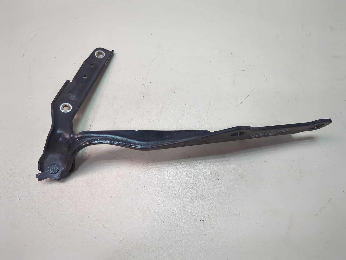 Петля капота правая