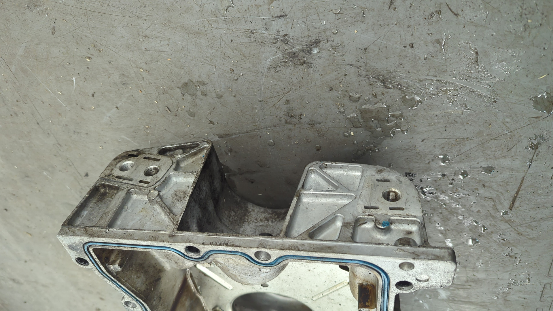 Поддон масляный двигателя (картер)