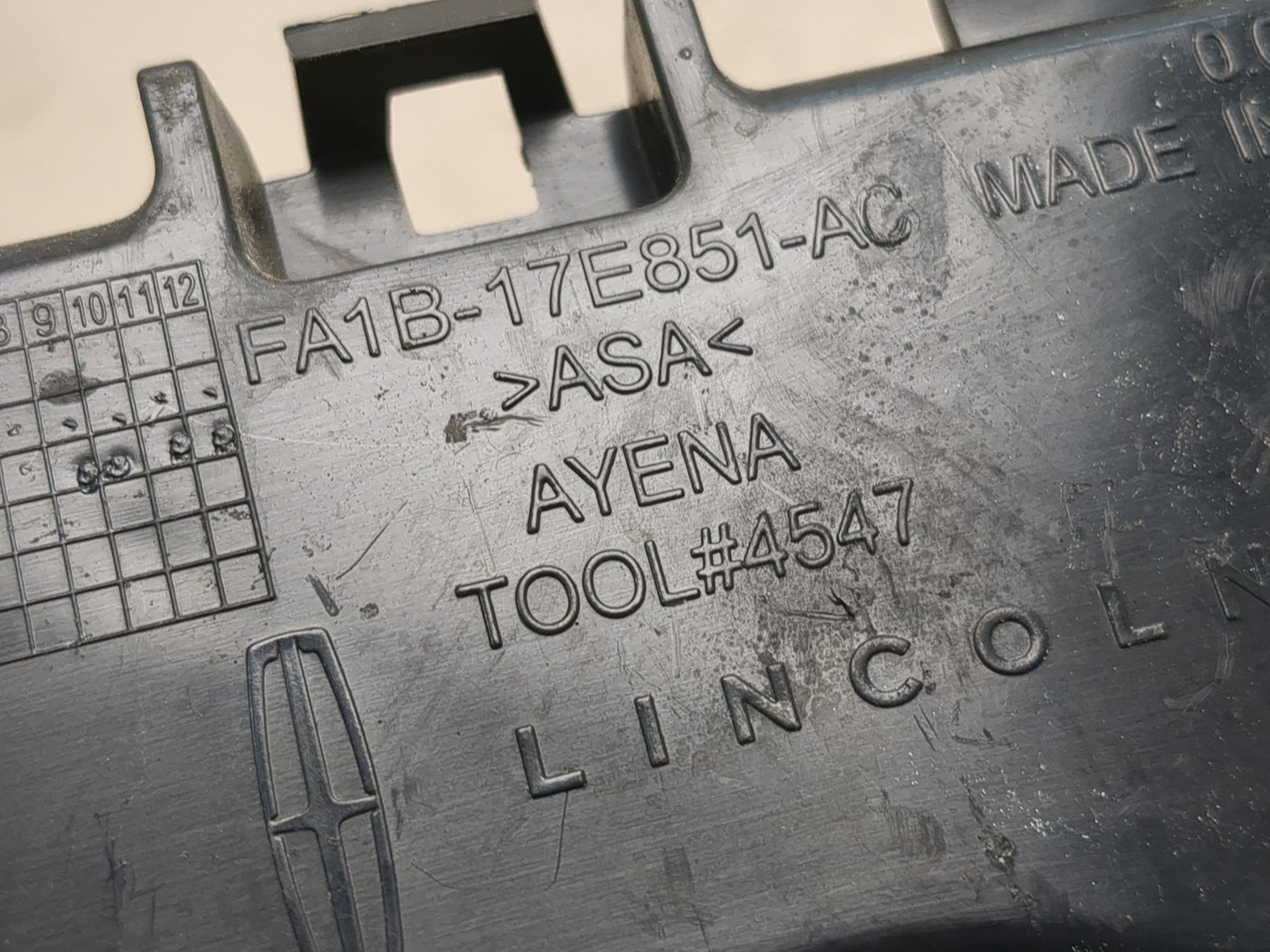 Кронштейн заднего бампера левый