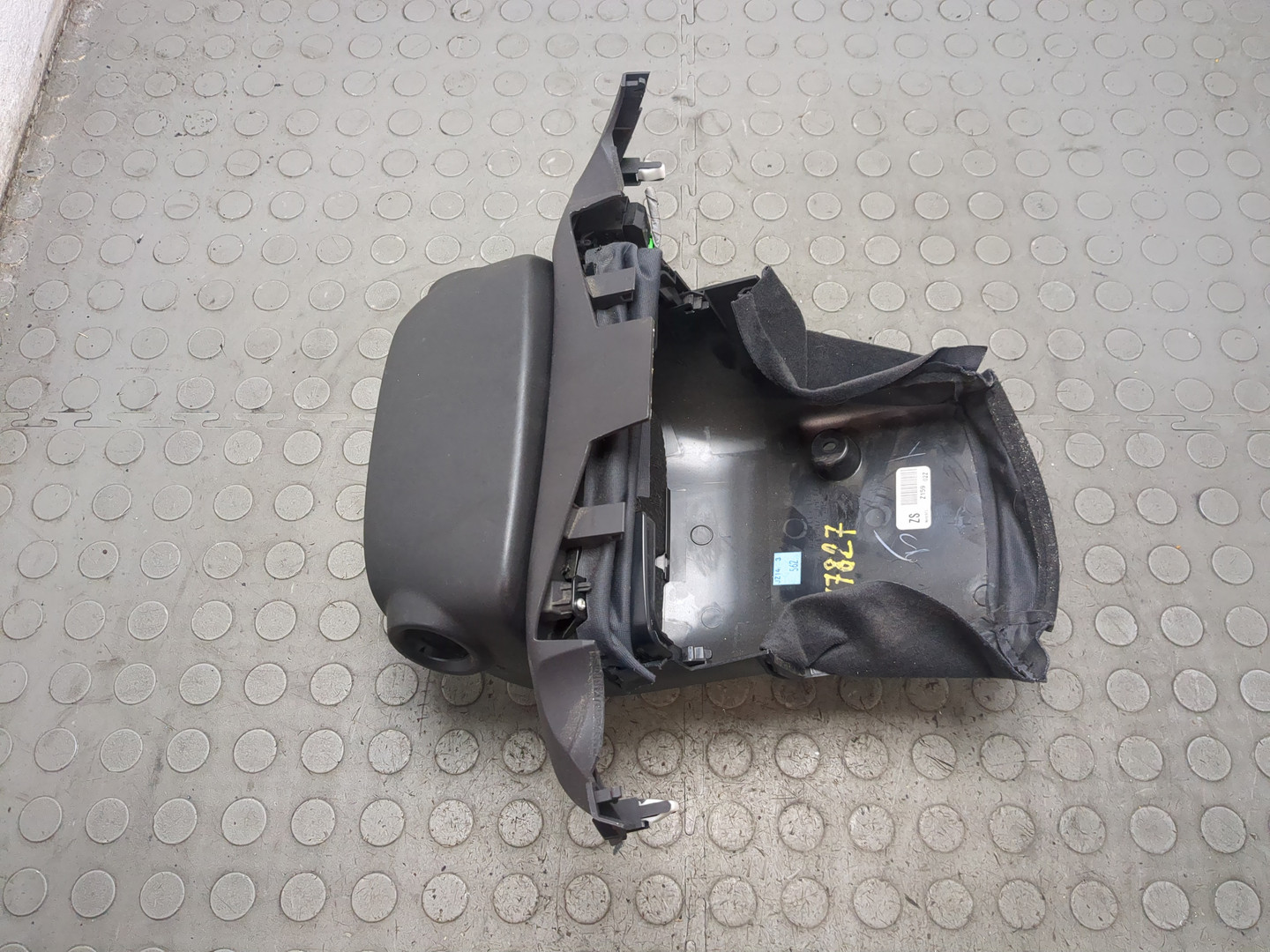 Кожух рулевой колонки