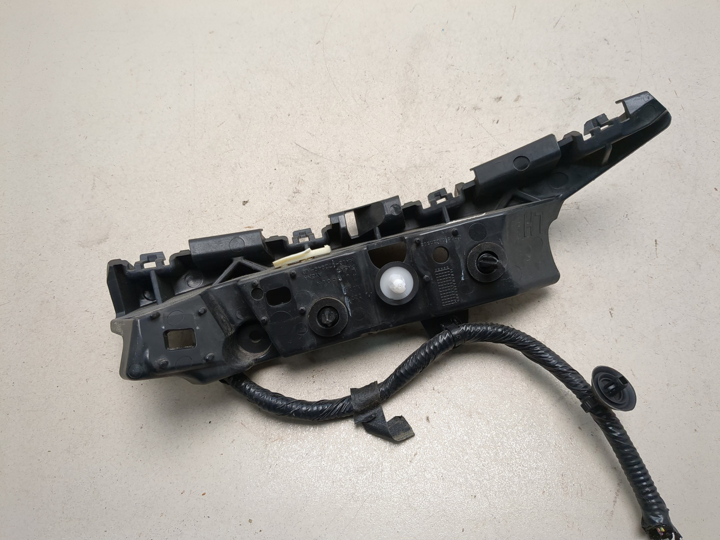 Кронштейн заднего бампера левый