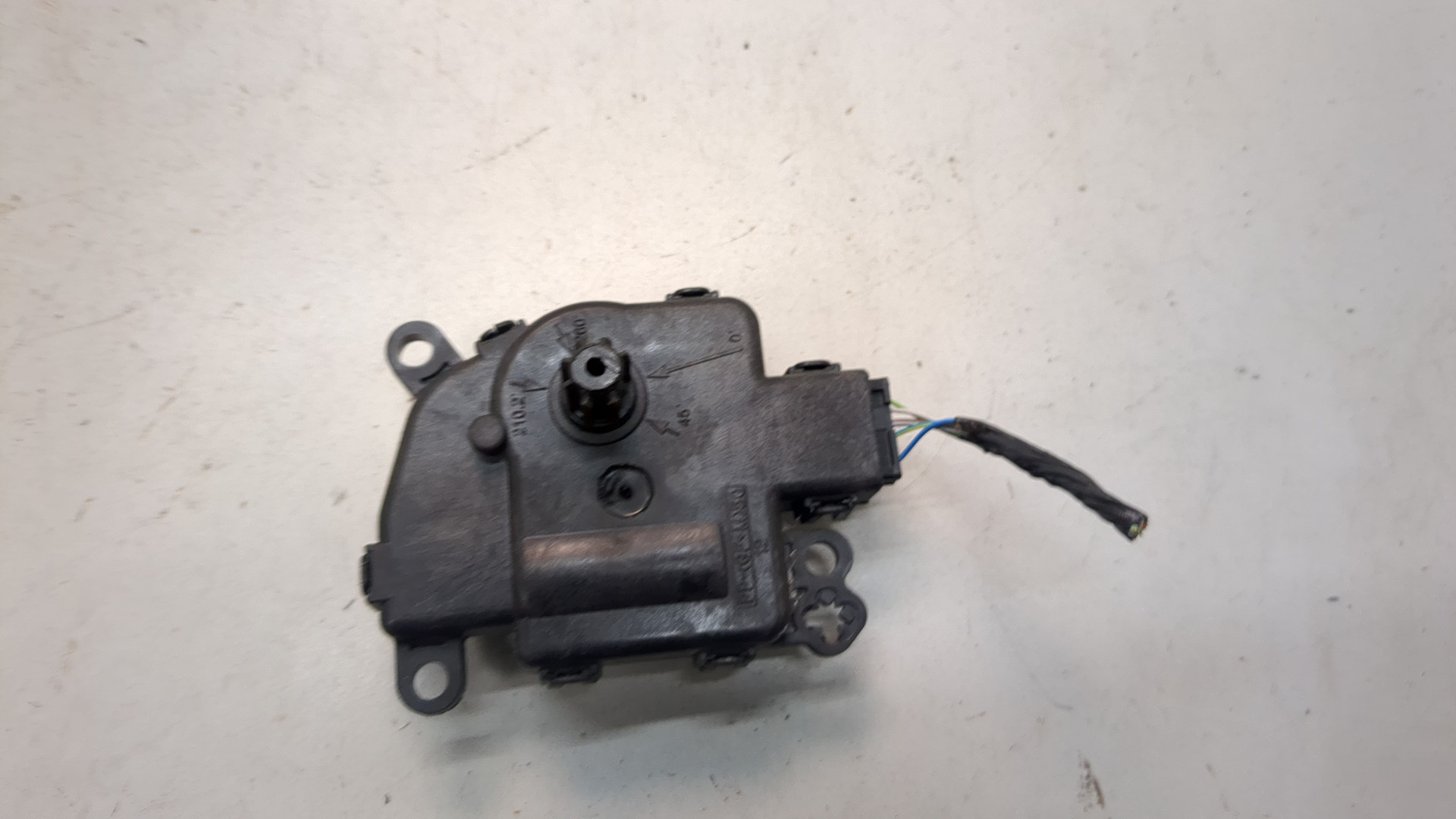 Моторчик заслонки печки