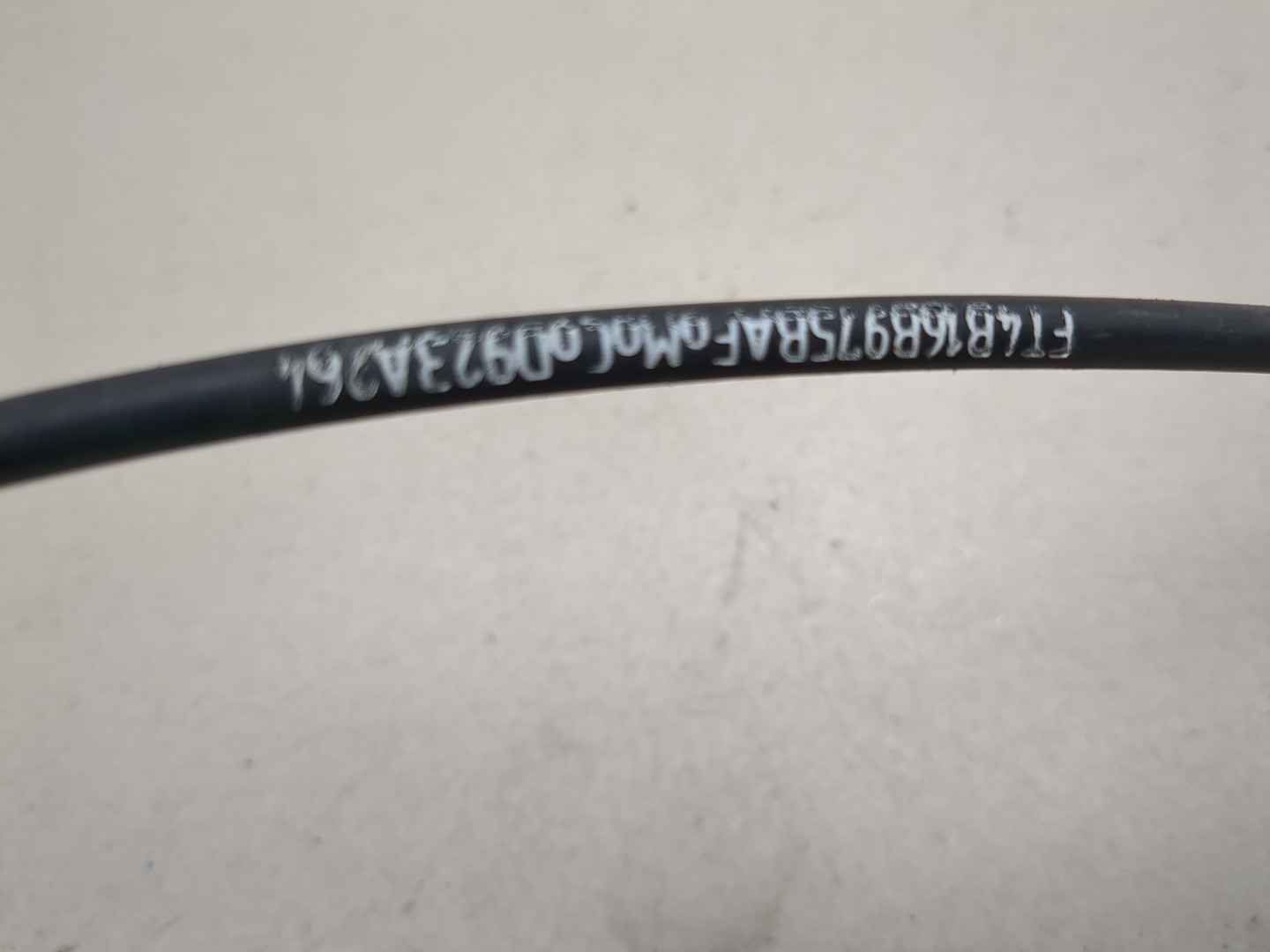 Трос открывания капота