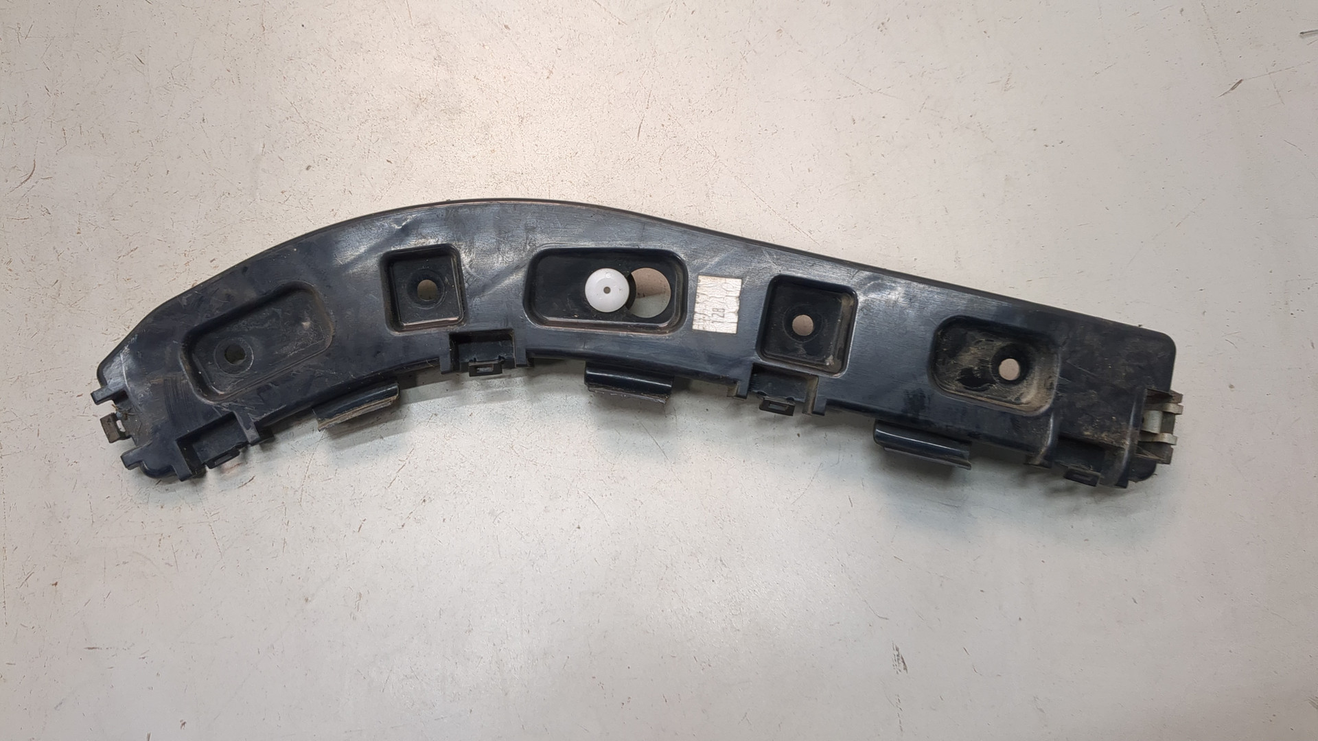 Кронштейн заднего бампера левый