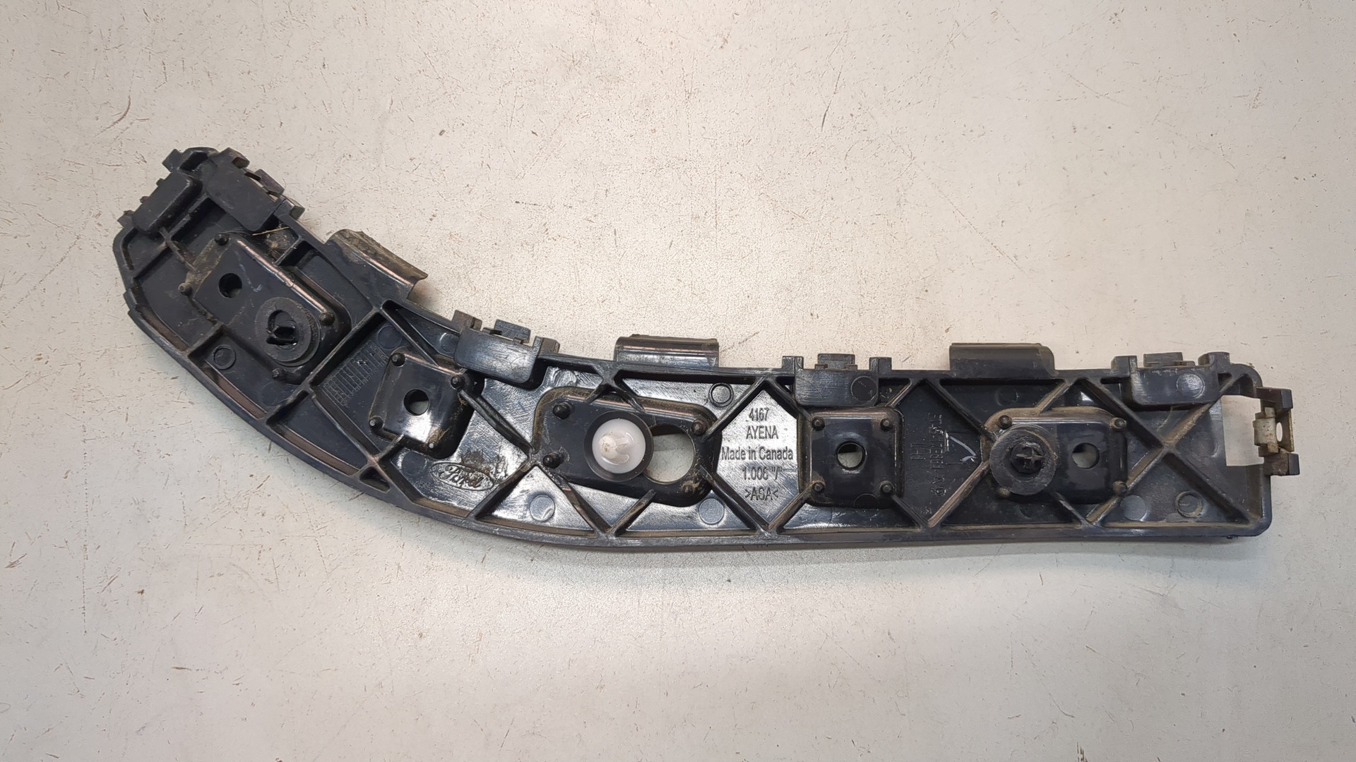 Кронштейн заднего бампера левый