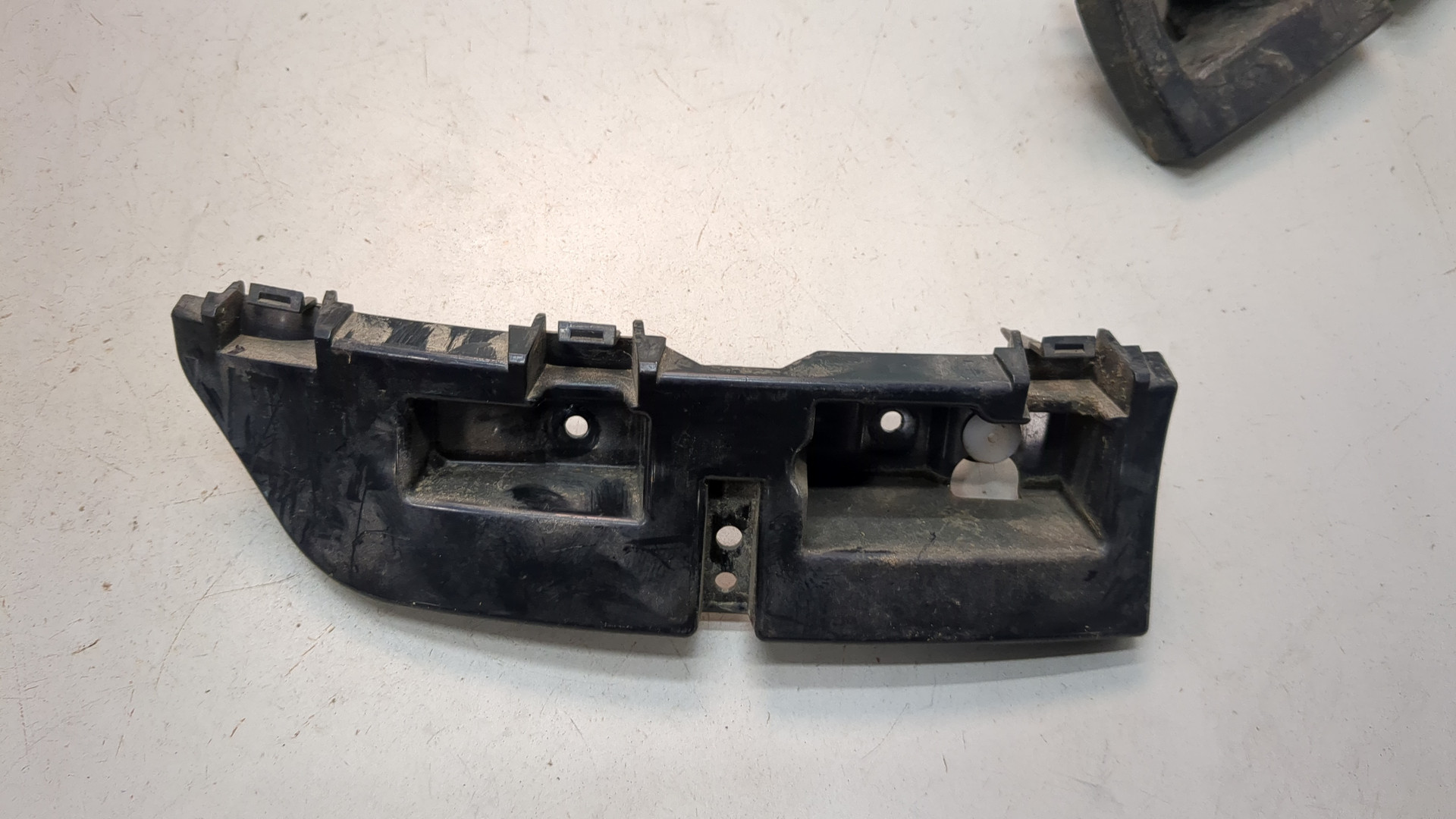 Кронштейн заднего бампера левый