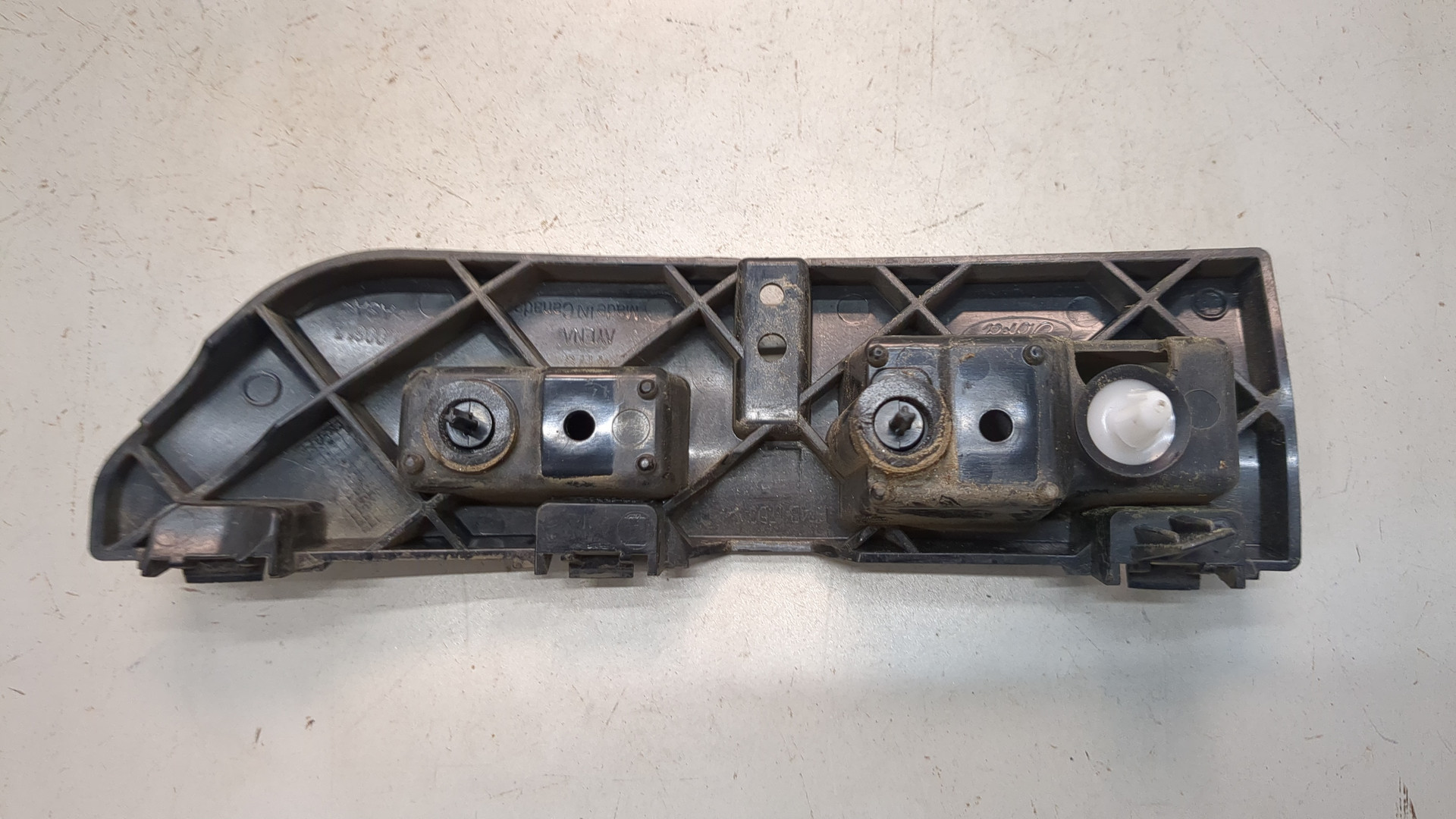 Кронштейн заднего бампера левый