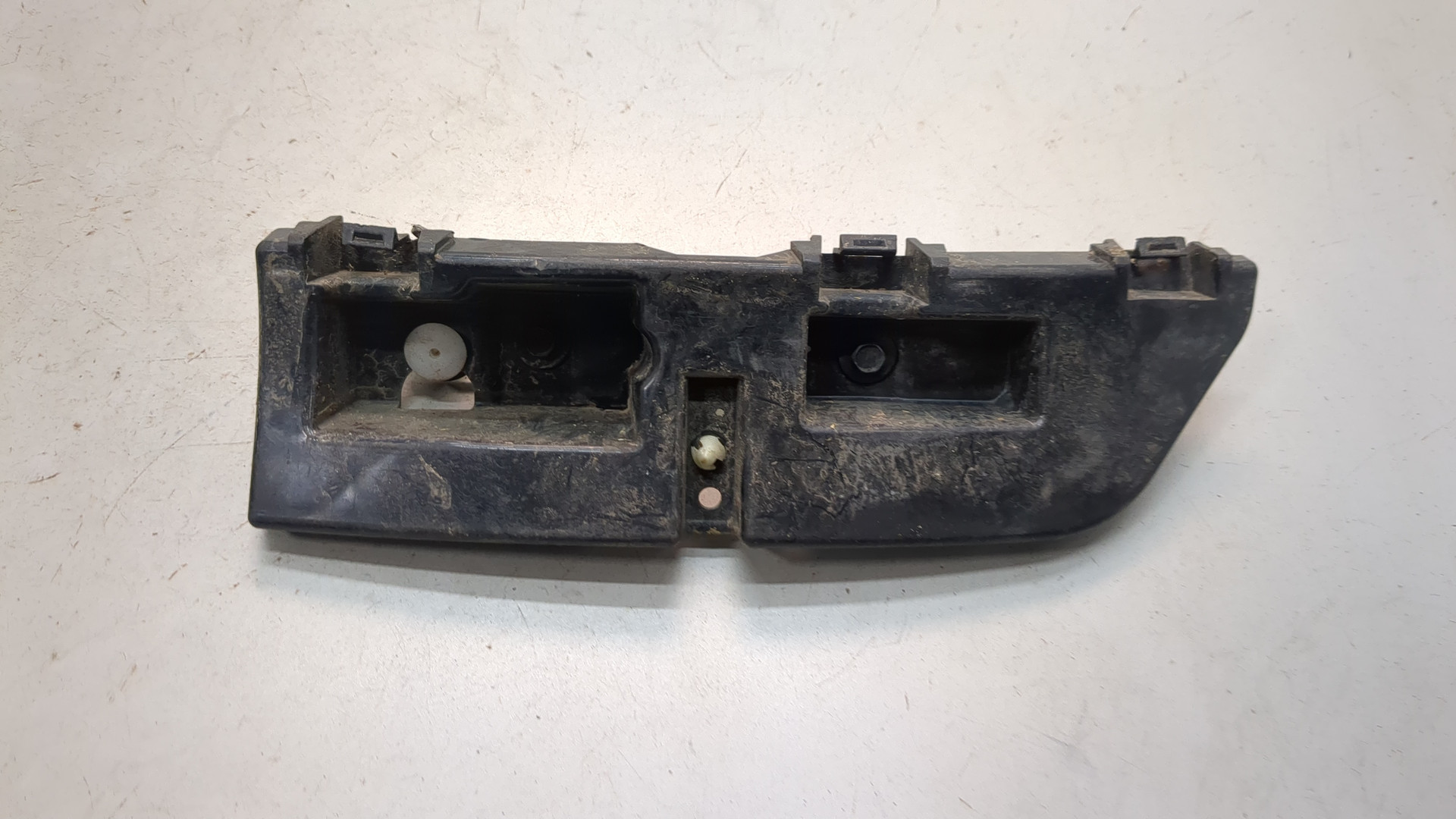 Кронштейн заднего бампера правый