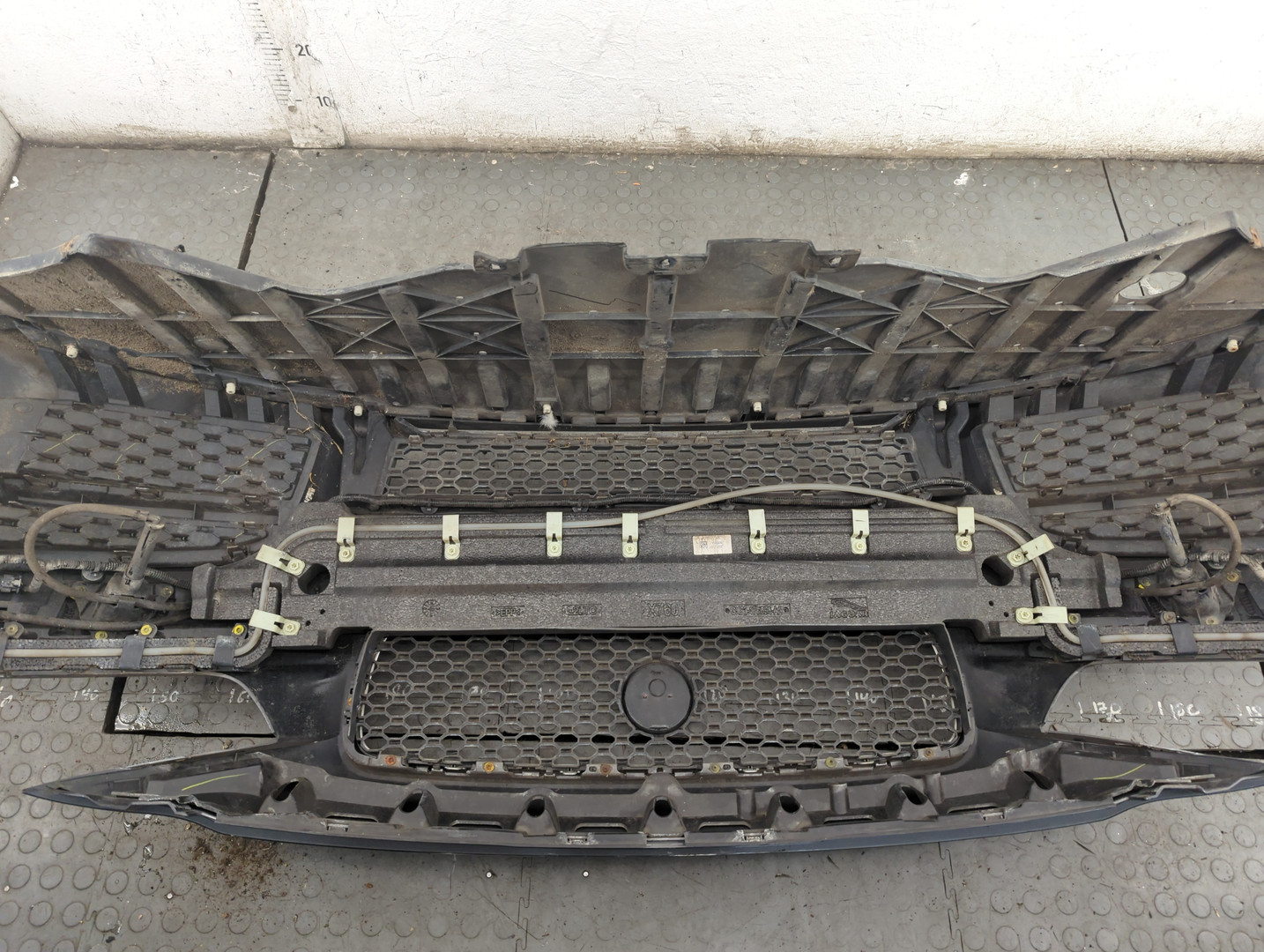 Бампер передний