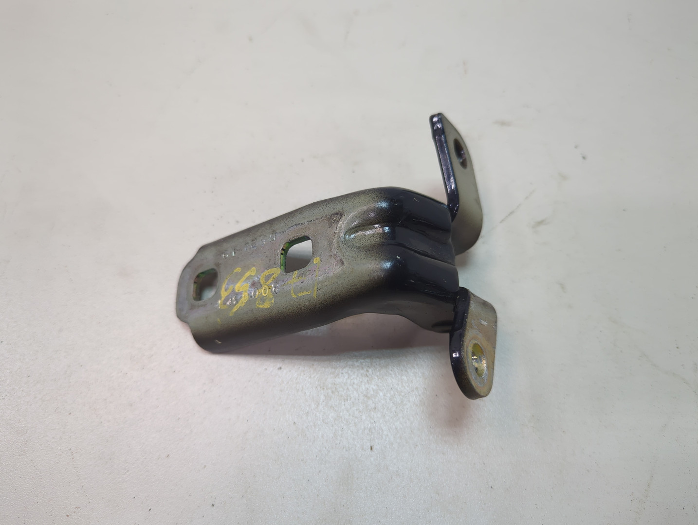 Петля двери