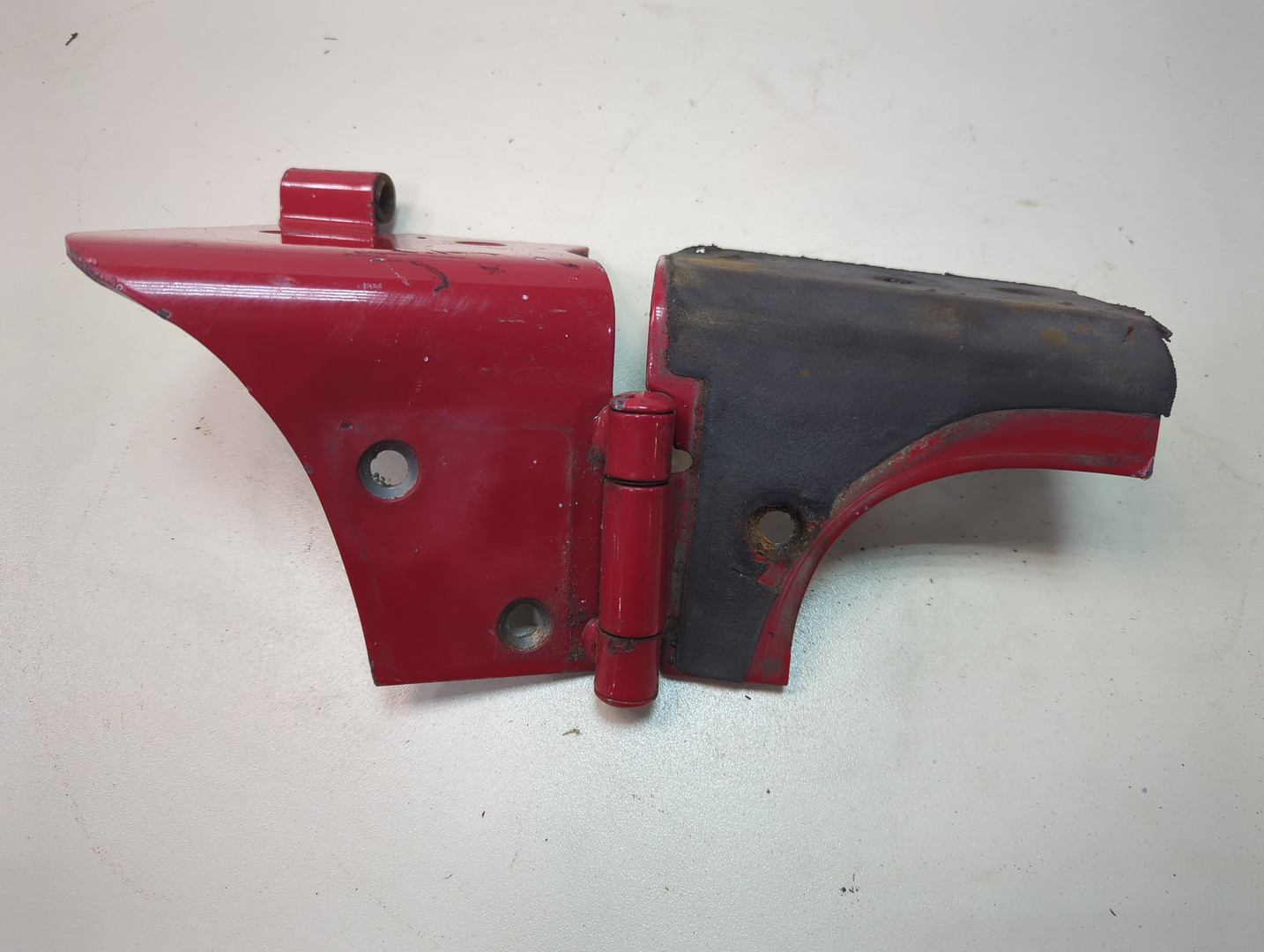 Петля двери