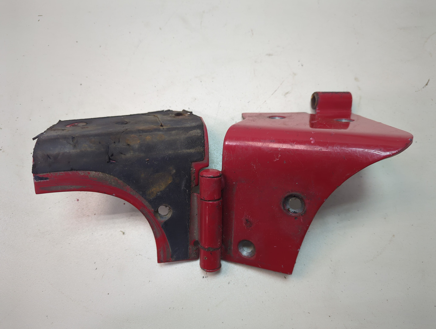 Петля двери