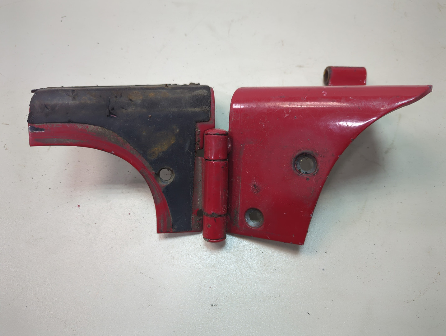 Петля двери