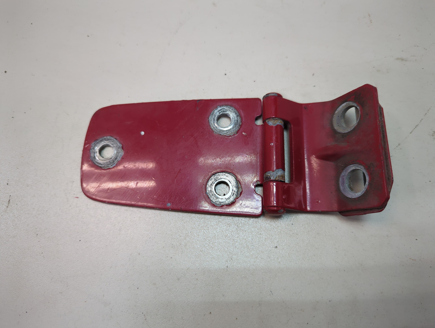 Петля капота