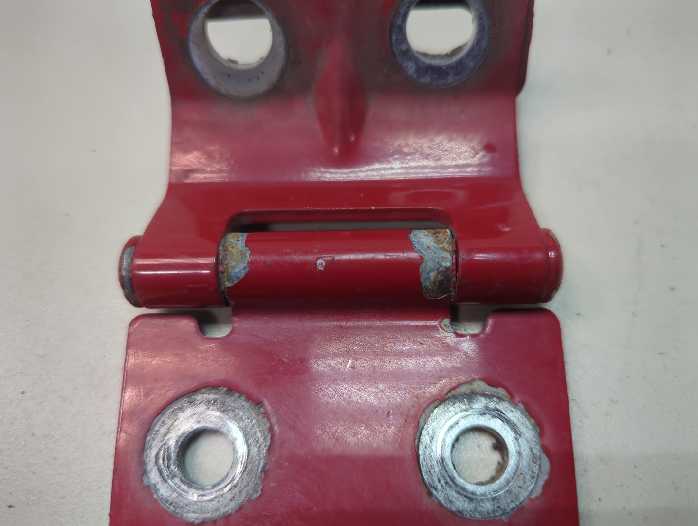 Петля капота