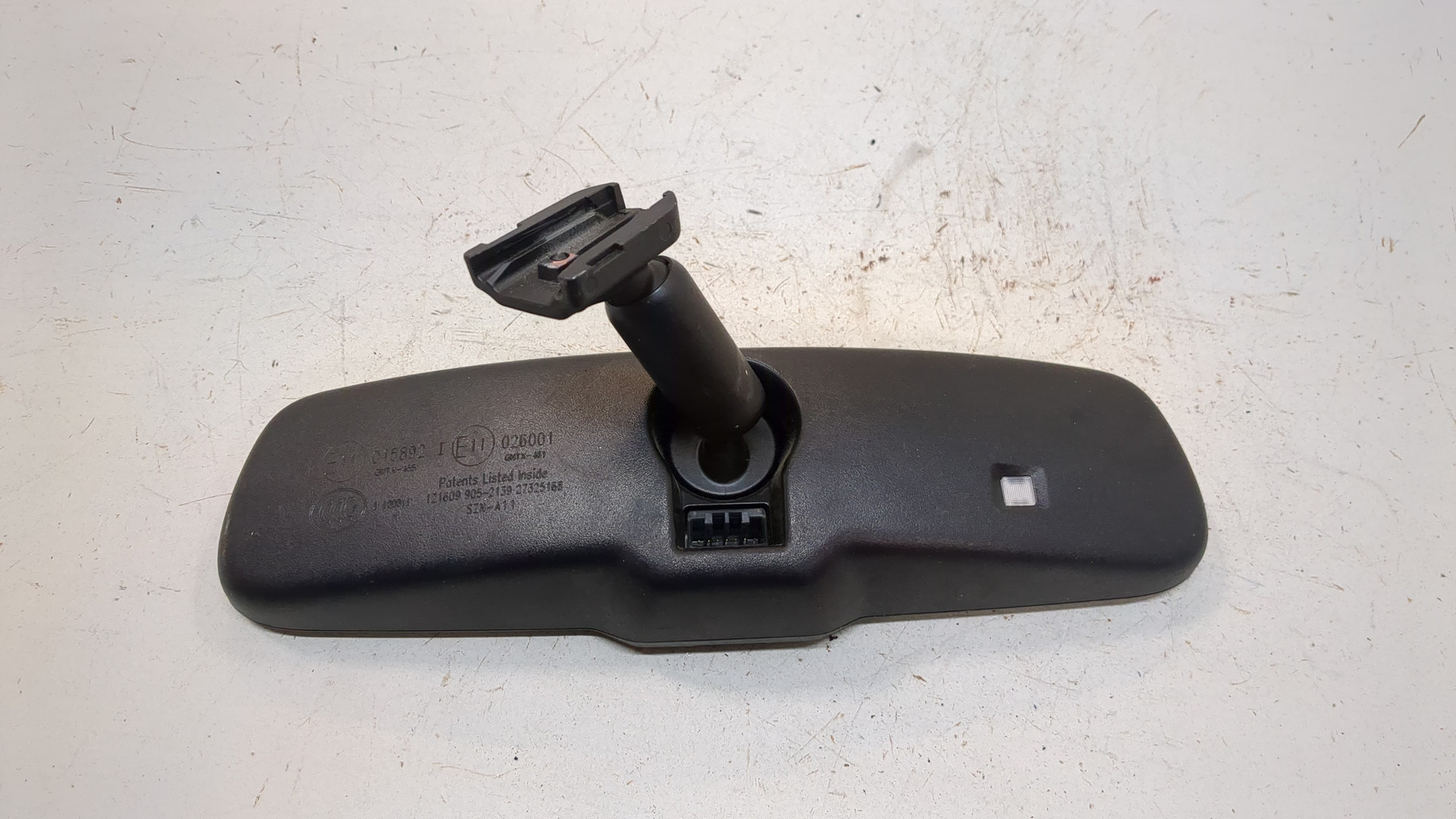 Зеркало заднего вида