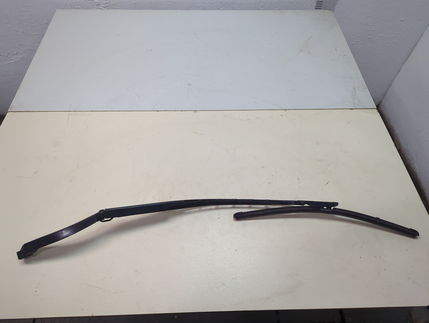 Поводок стеклоочистителя передний правый