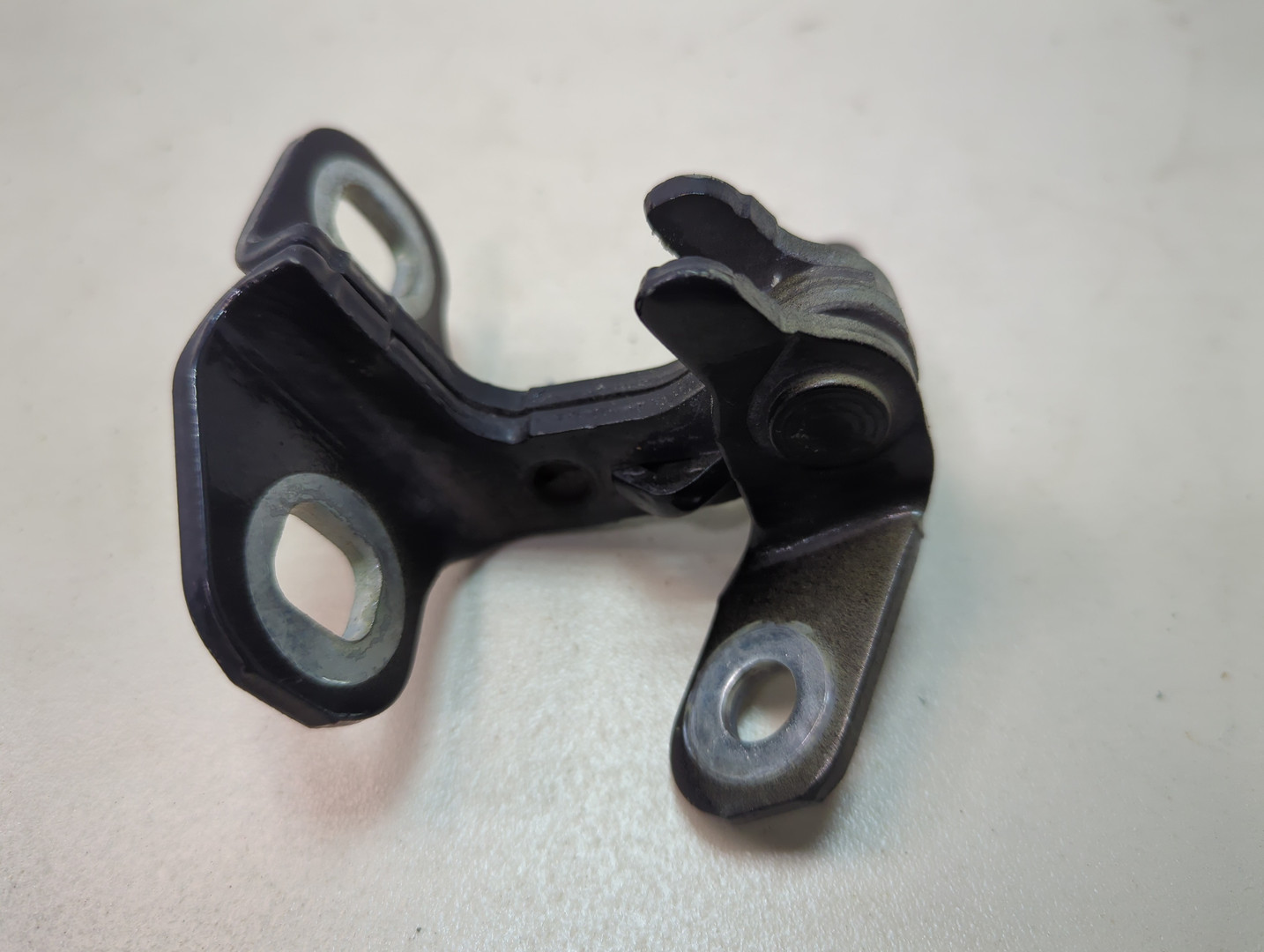 Петля двери