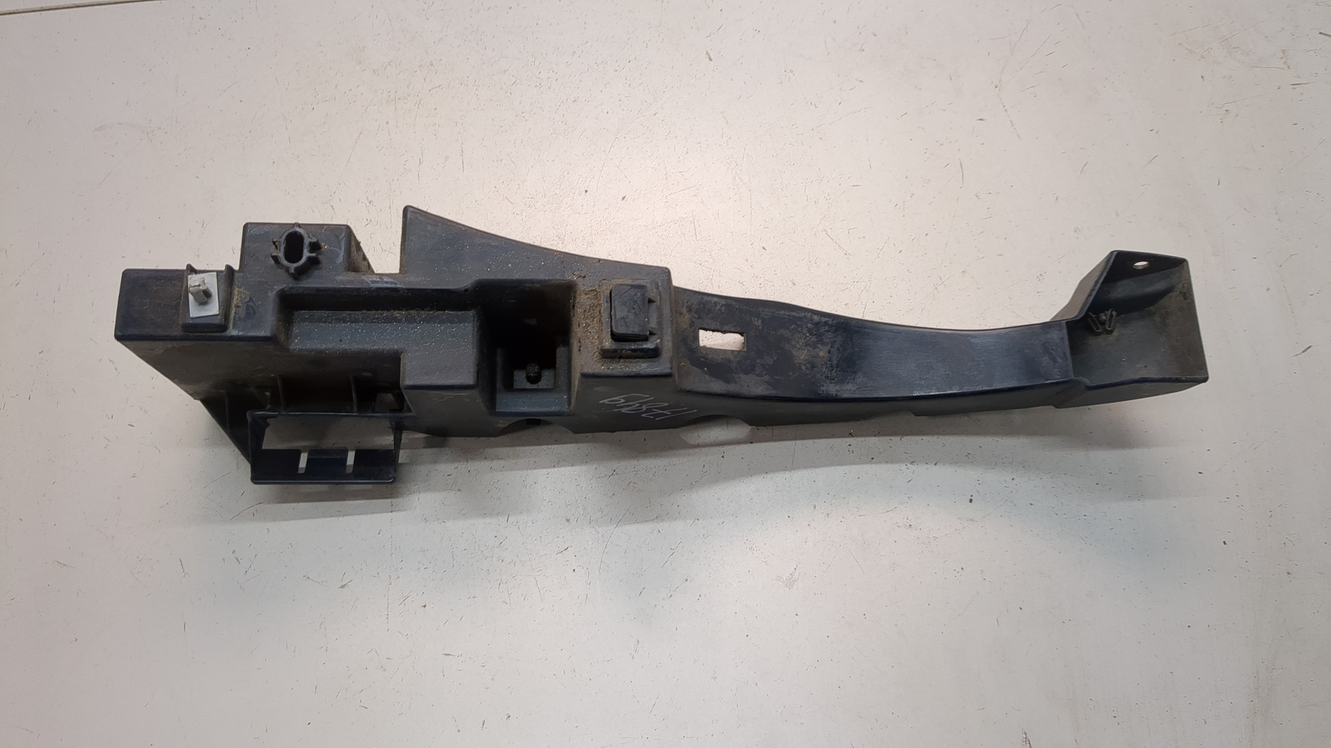 Кронштейн заднего бампера левый