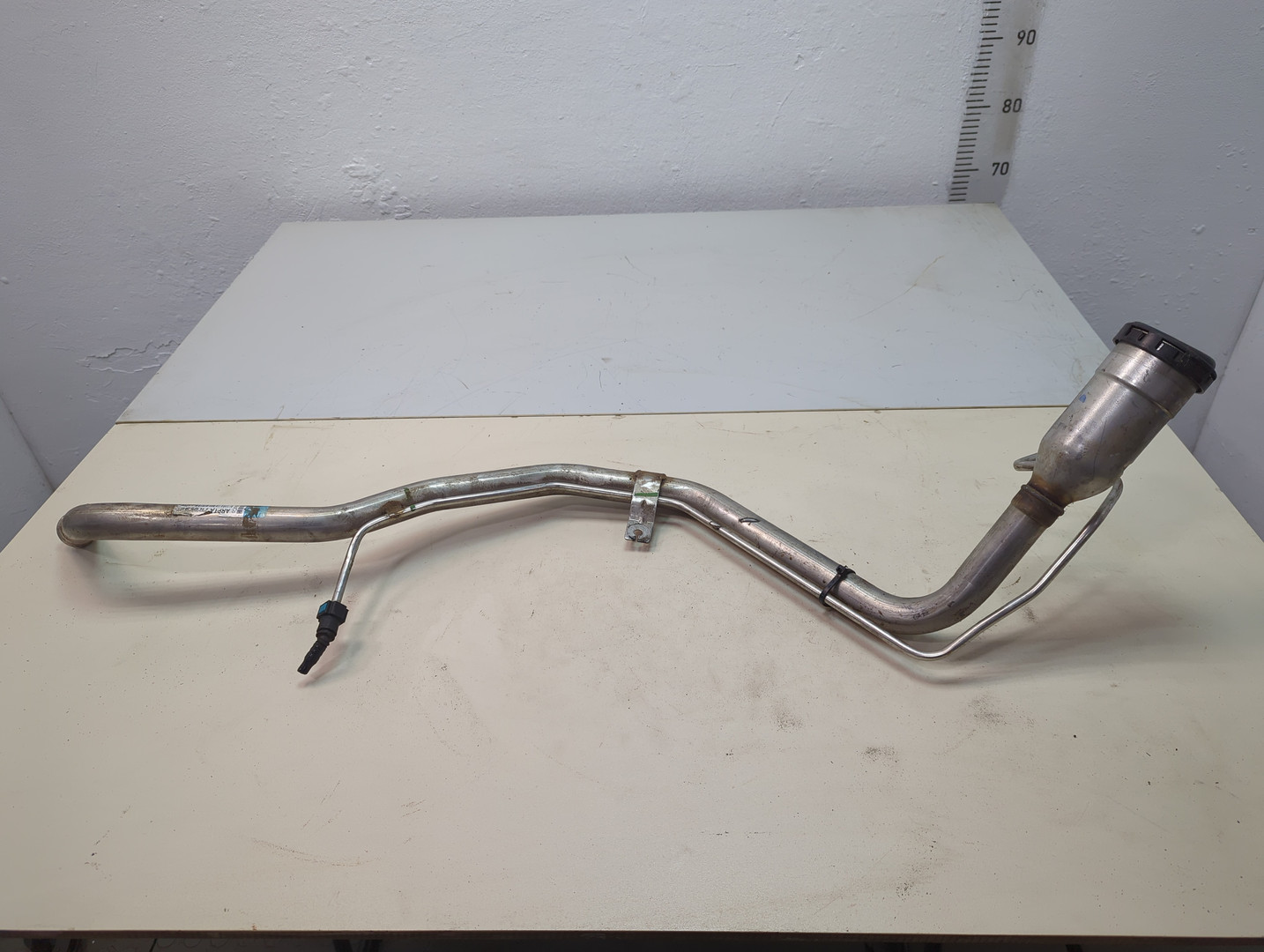 Горловина топливного бака