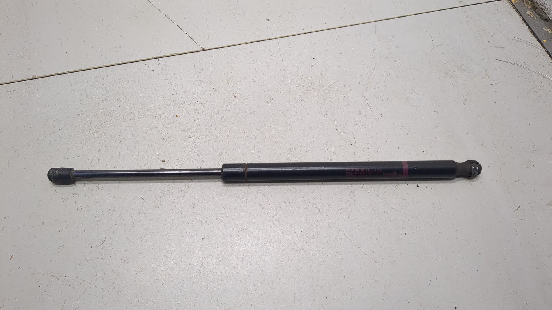 Амортизатор капота