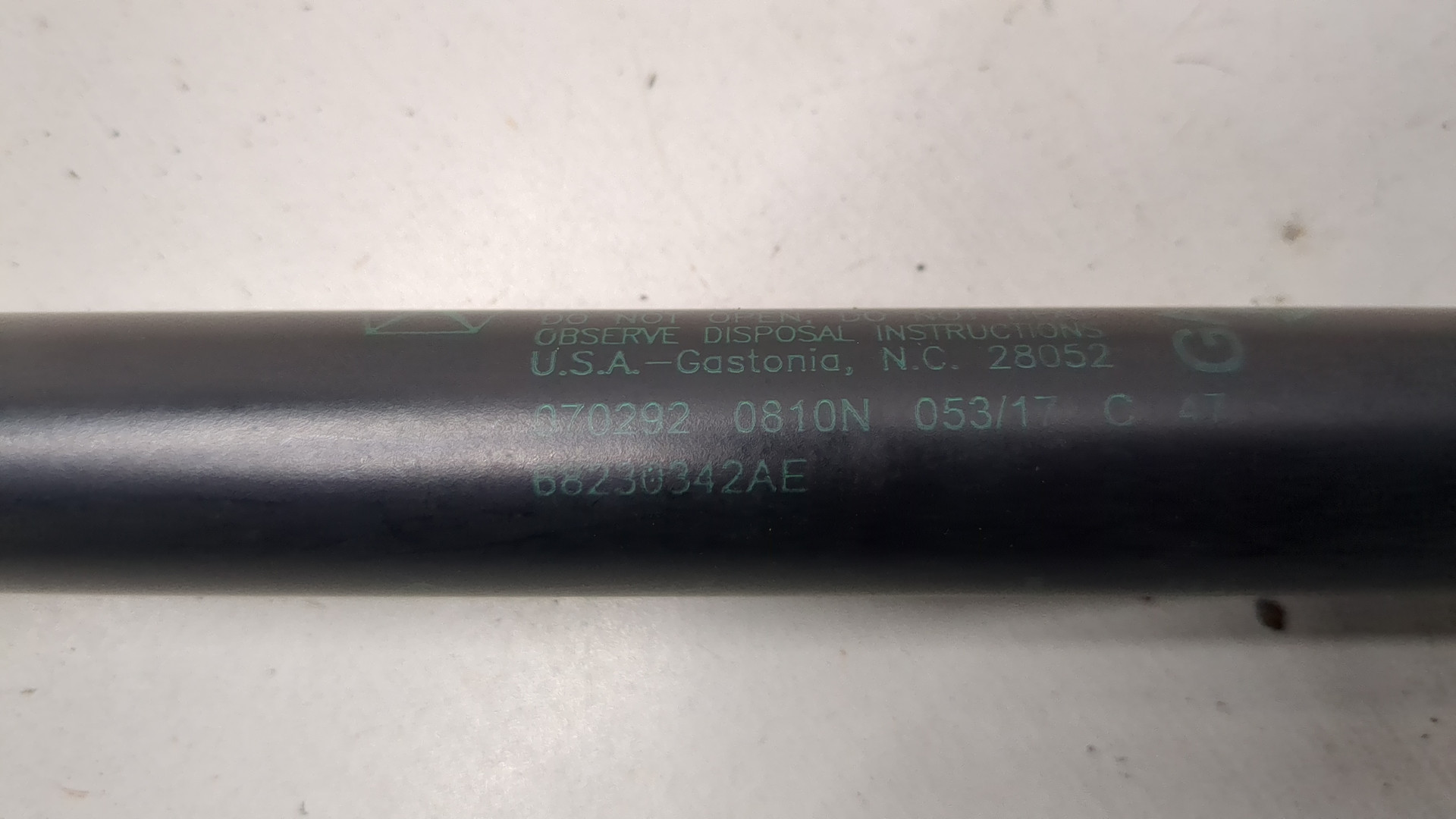 Амортизатор крышки багажника