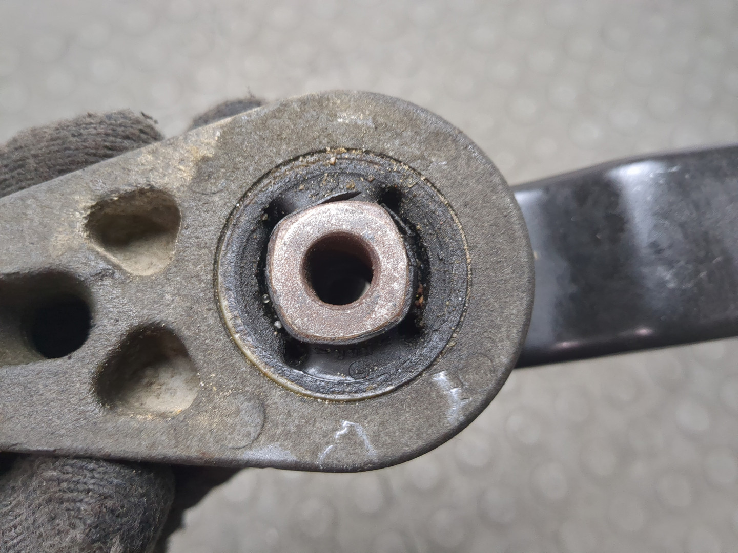 Опора двигателя