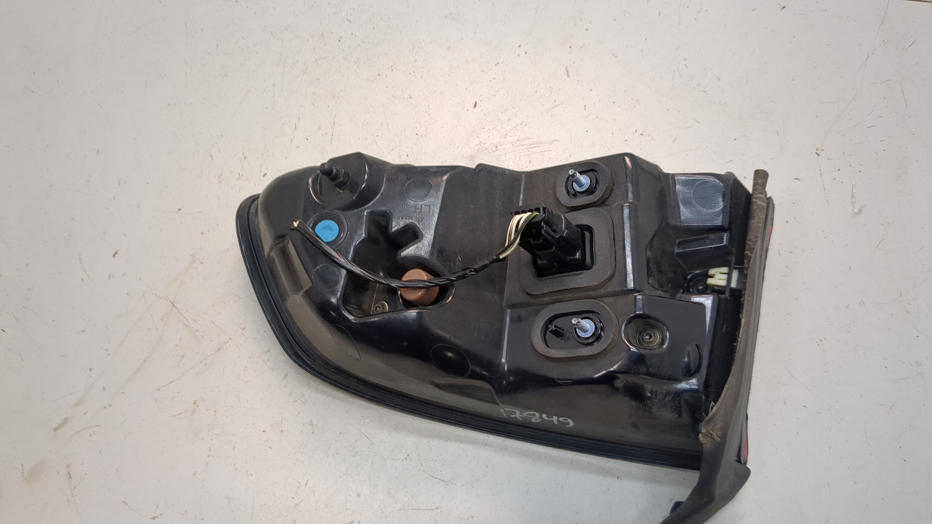 Фонарь задний левый