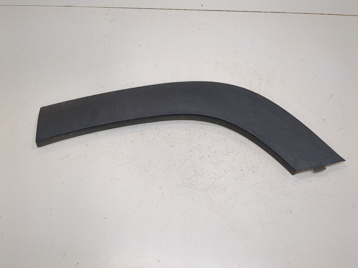 Накладка заднего крыла левого