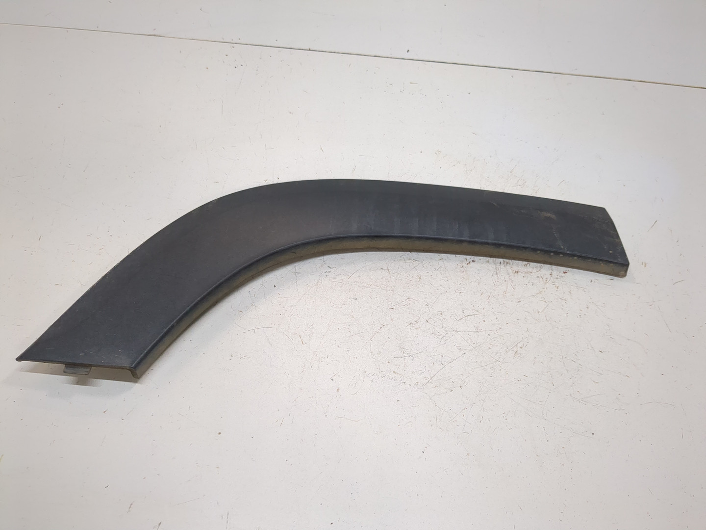 Молдинг заднего крыла правого