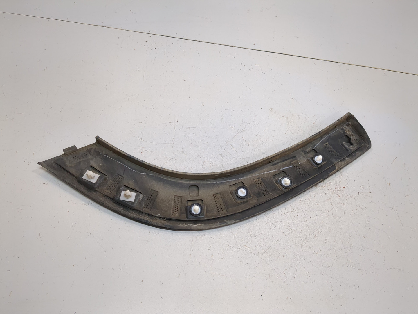 Молдинг заднего крыла правого