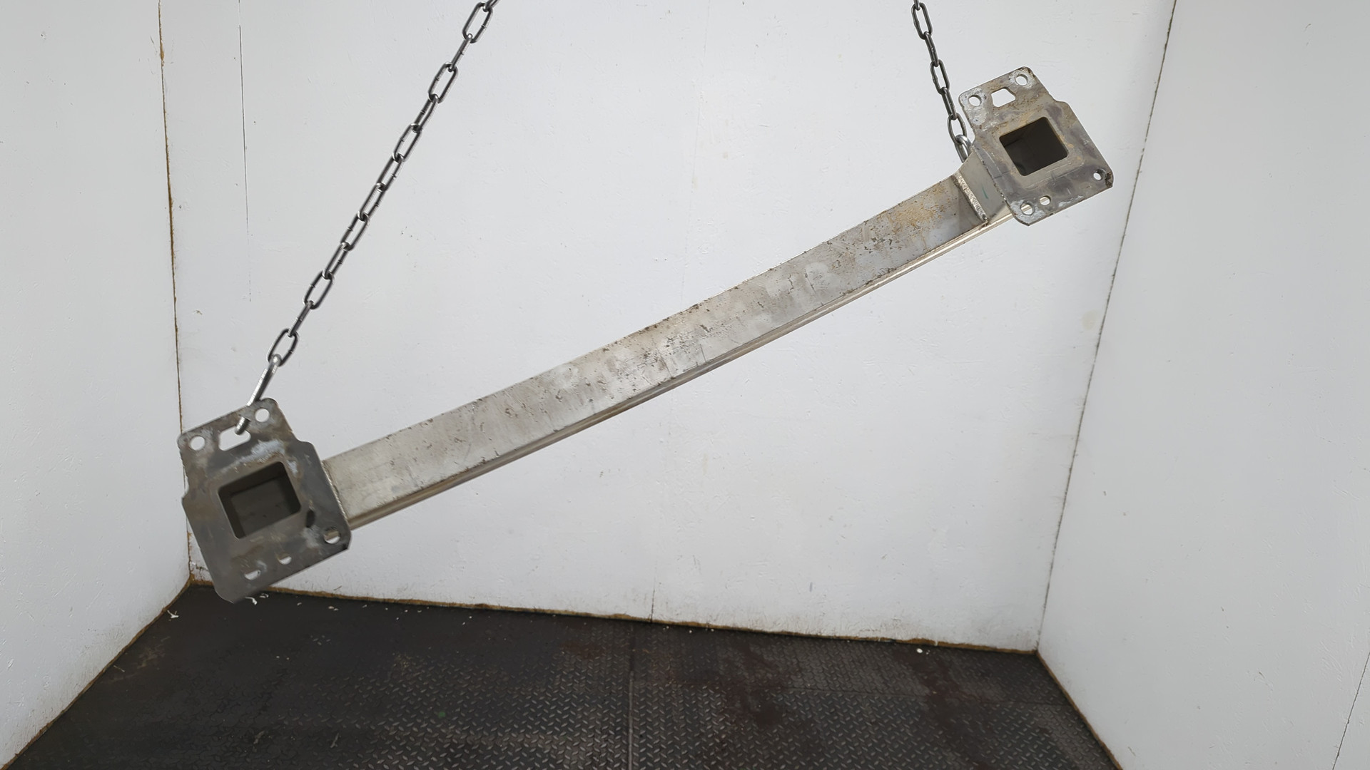 Усилитель заднего бампера