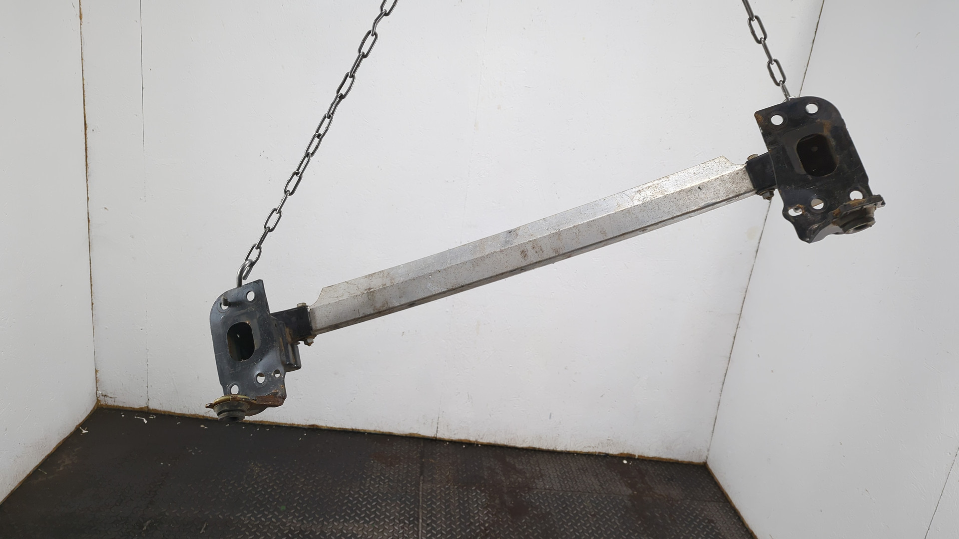 Усилитель переднего бампера