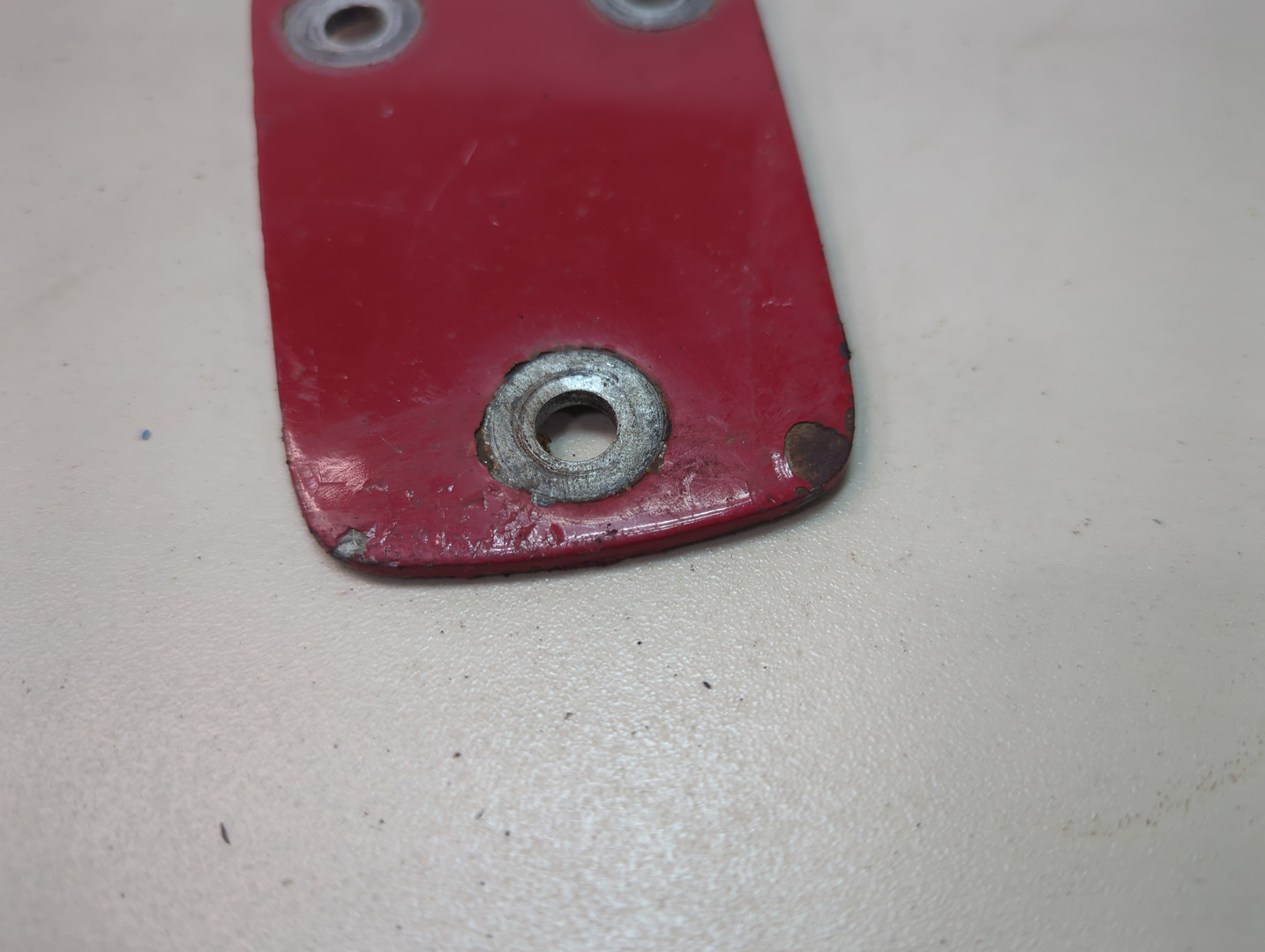 Петля капота