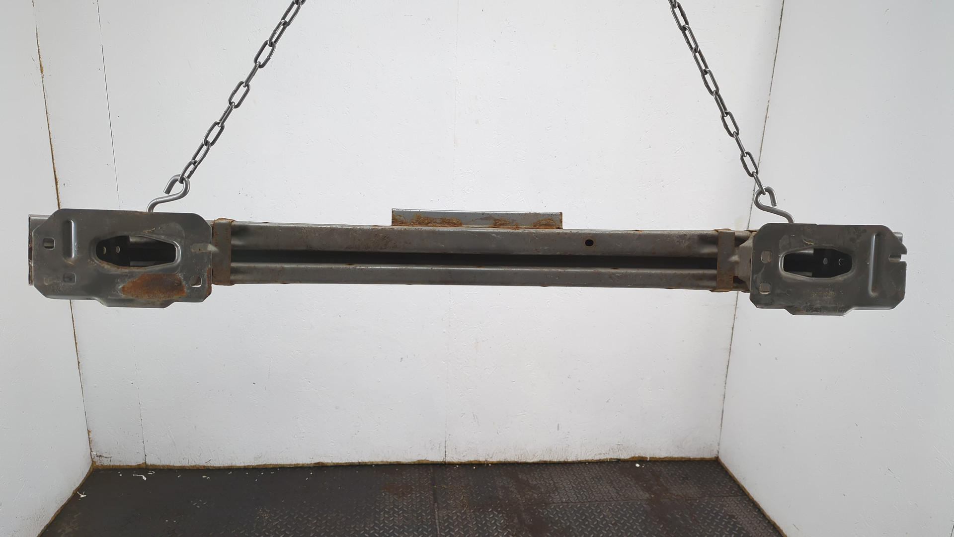 Усилитель заднего бампера