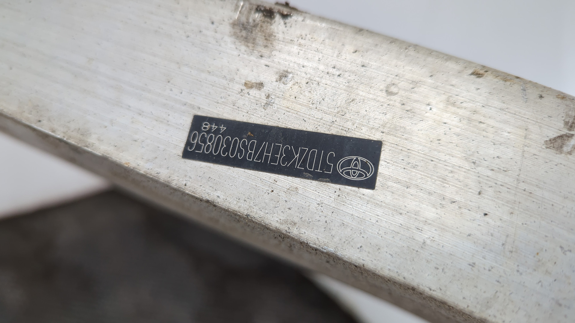 Усилитель переднего бампера