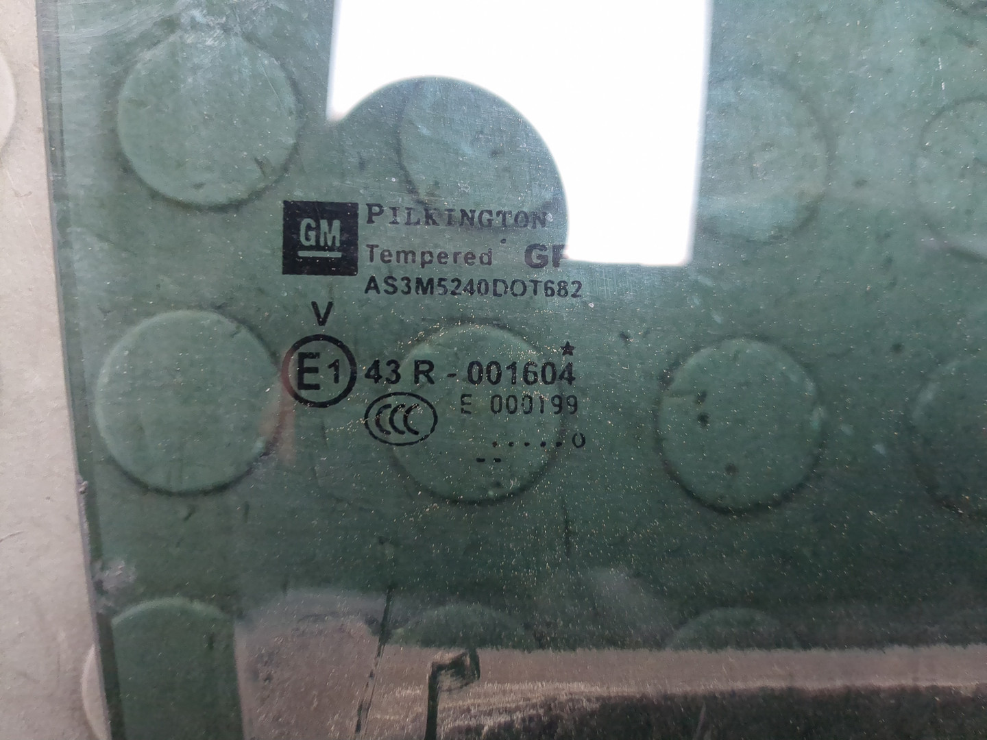 Стекло двери задней правой